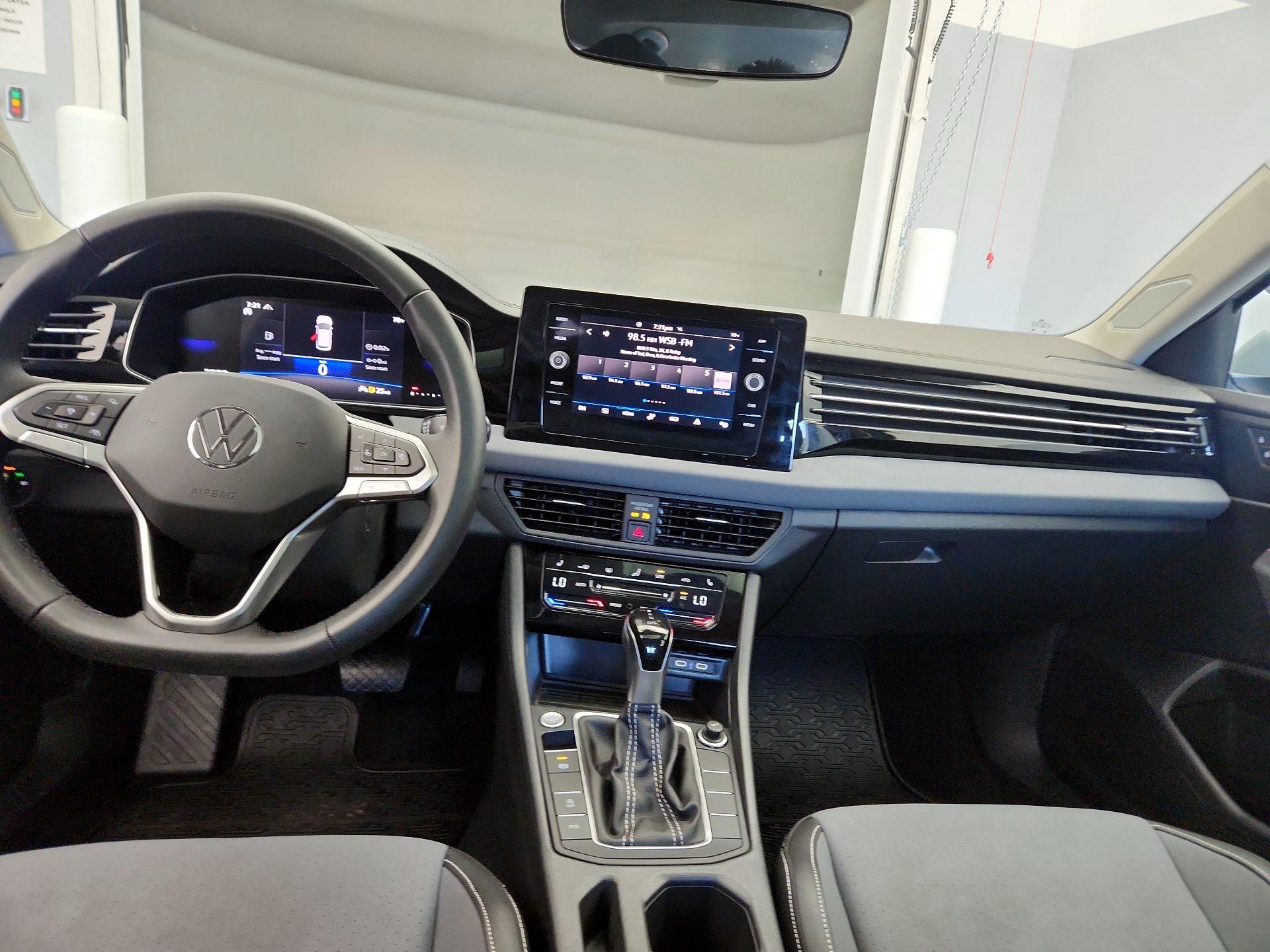 Thumbnail: 2025 Volkswagen Jetta - 9