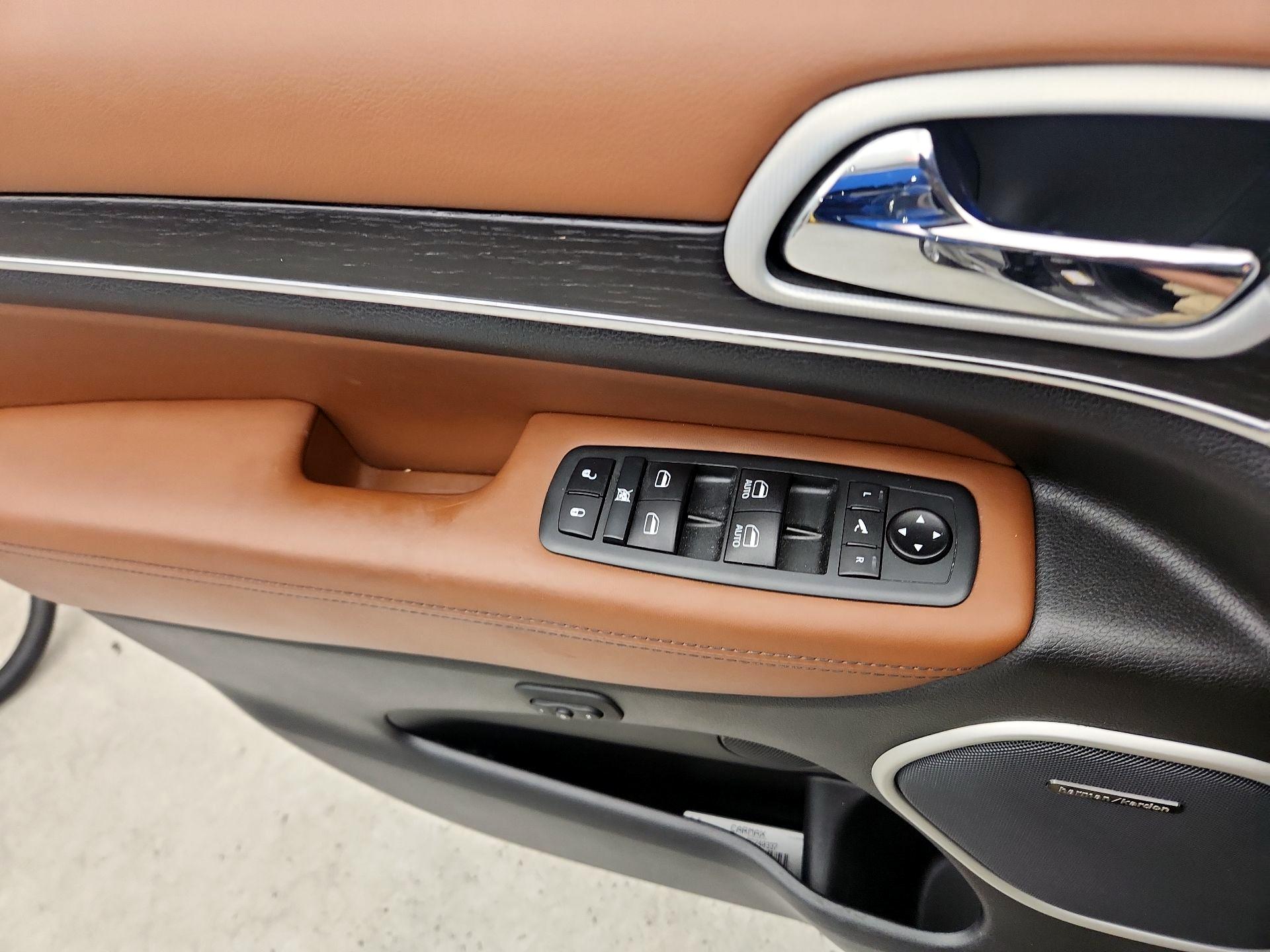 Thumbnail: 2020 Jeep Grand Cherokee - 12