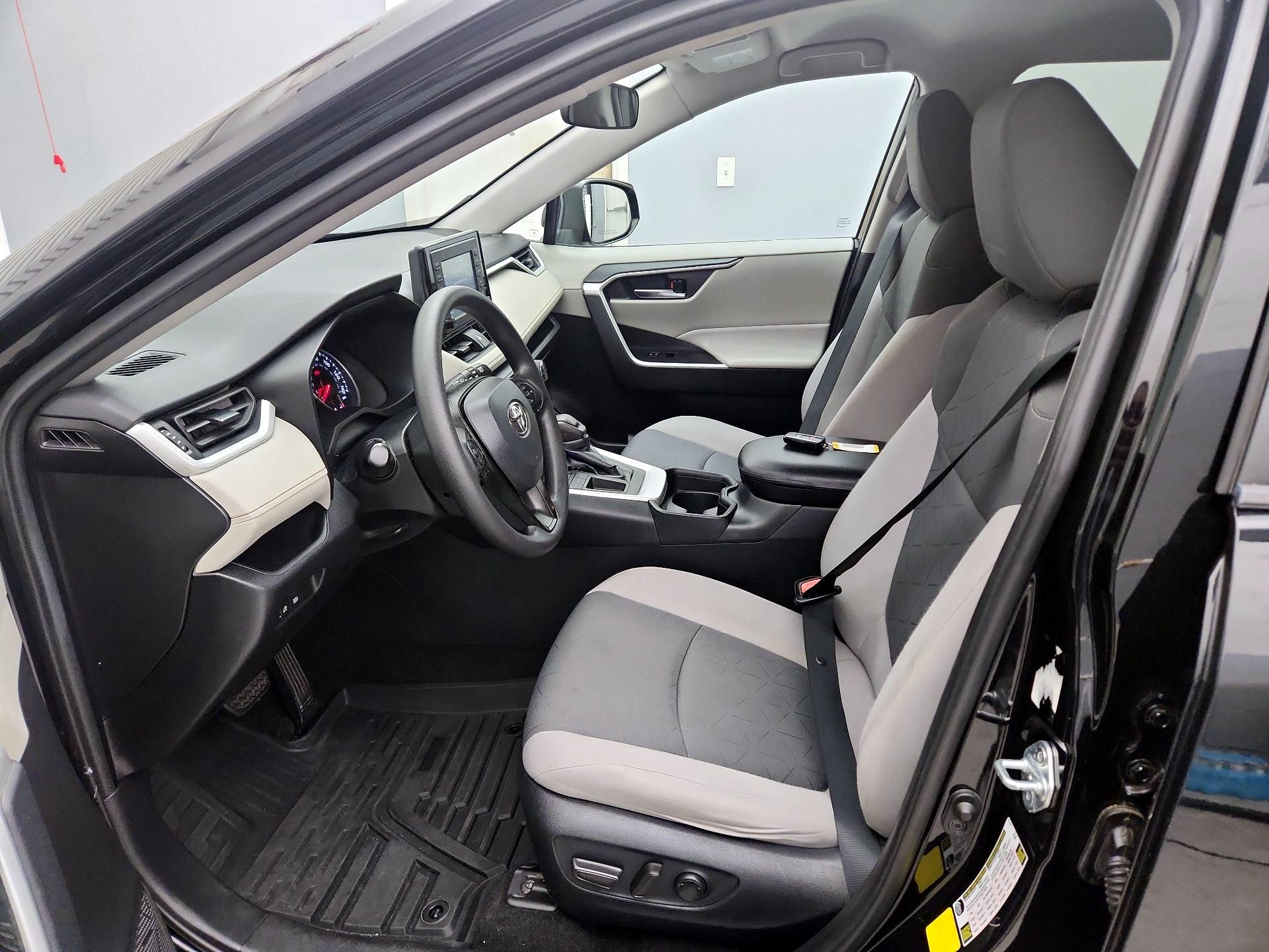 Thumbnail: 2021 Toyota RAV4 - 11