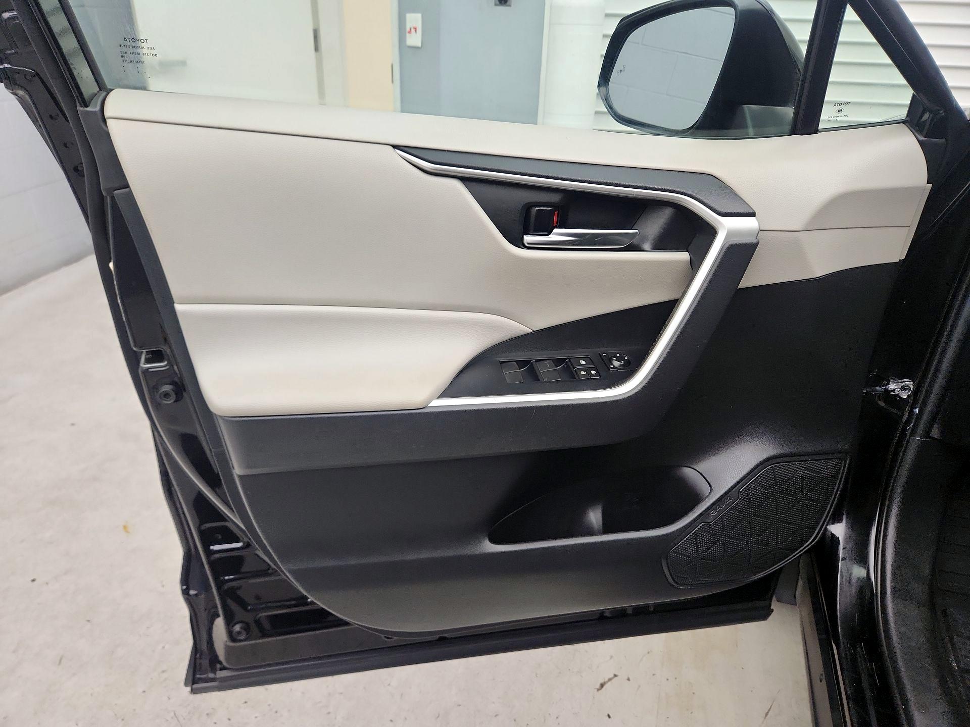Thumbnail: 2021 Toyota RAV4 - 12
