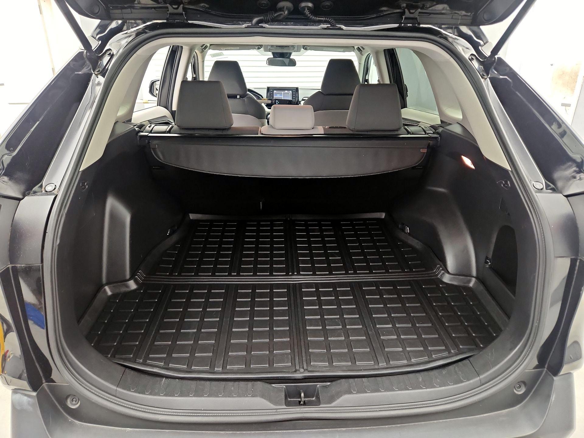 Thumbnail: 2021 Toyota RAV4 - 20