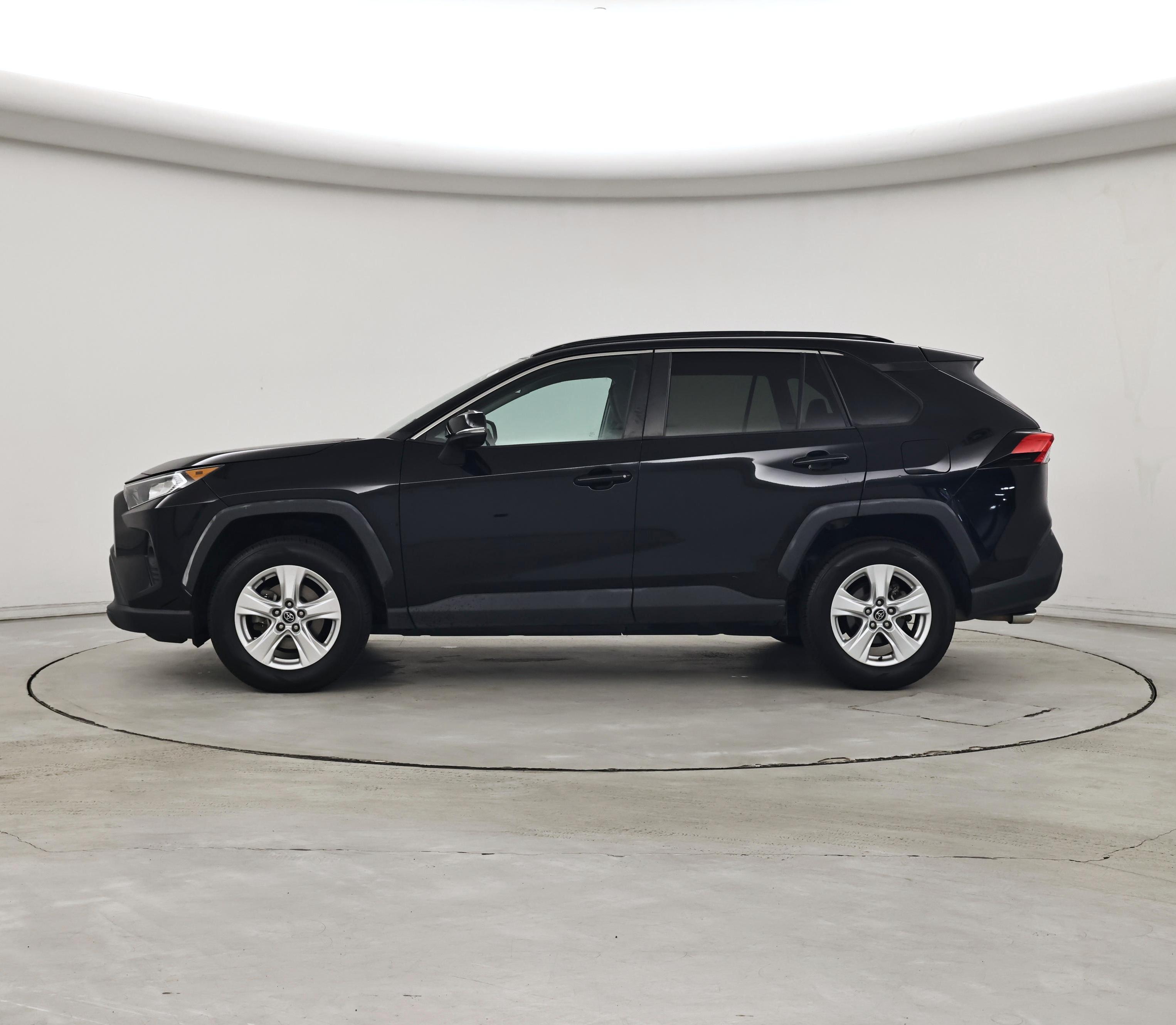 Thumbnail: 2021 Toyota RAV4 - 3