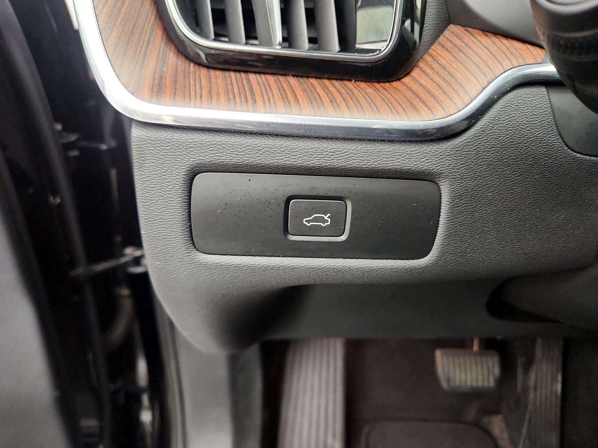 Thumbnail: 2023 Volvo XC60 - 13