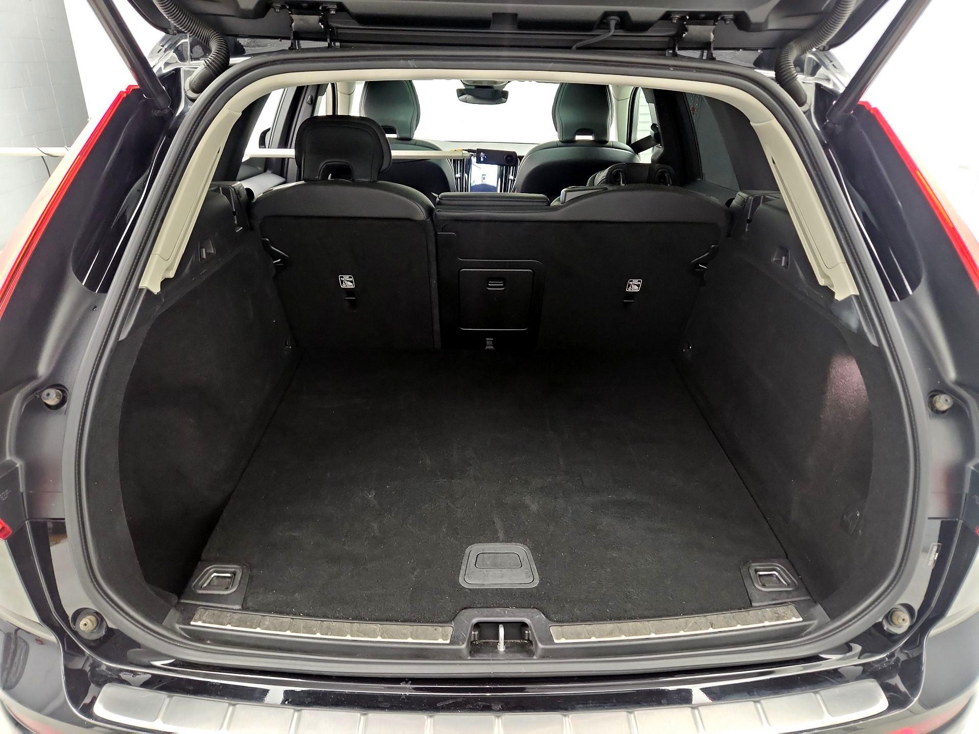 Thumbnail: 2023 Volvo XC60 - 20