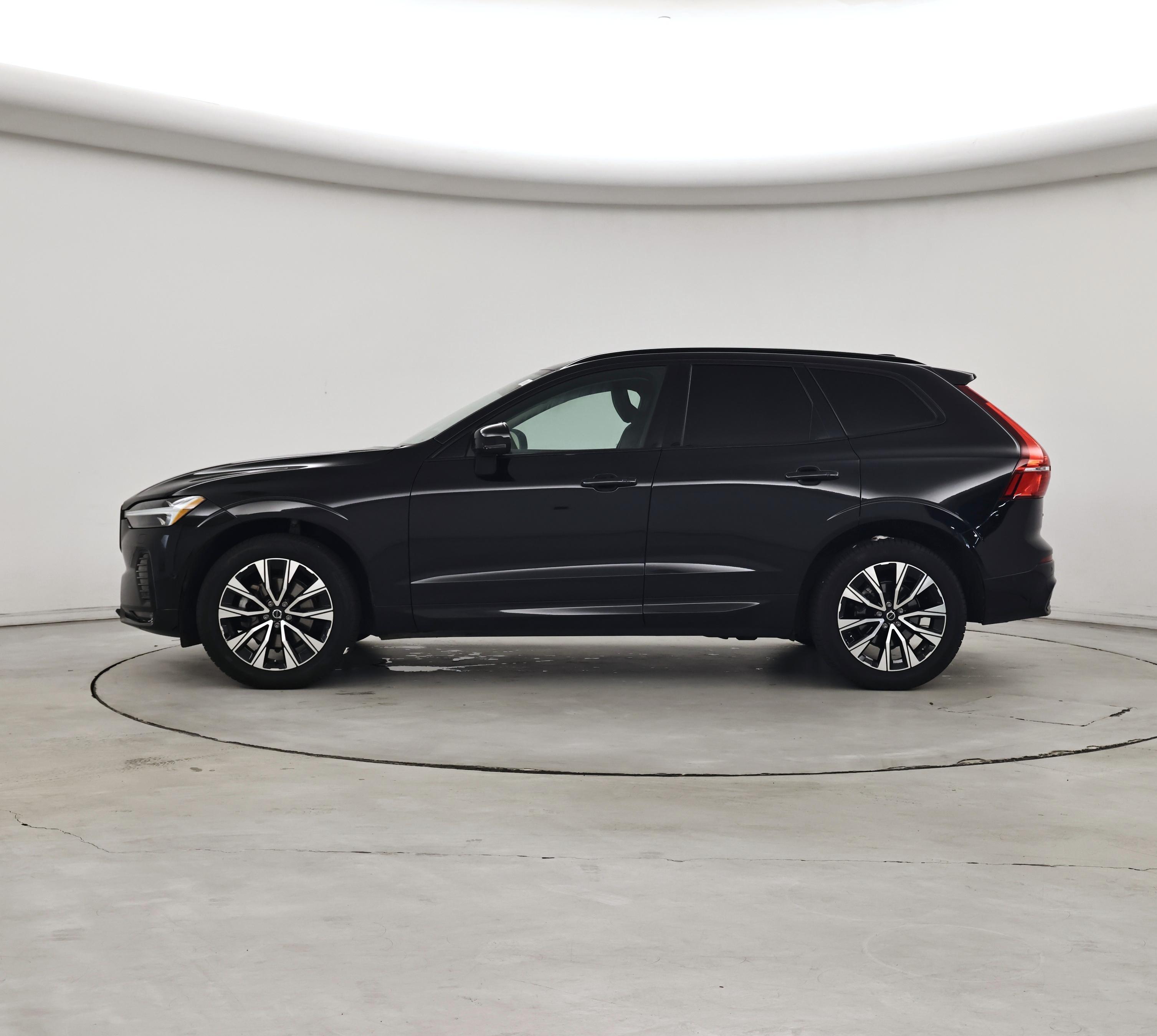 Thumbnail: 2023 Volvo XC60 - 3