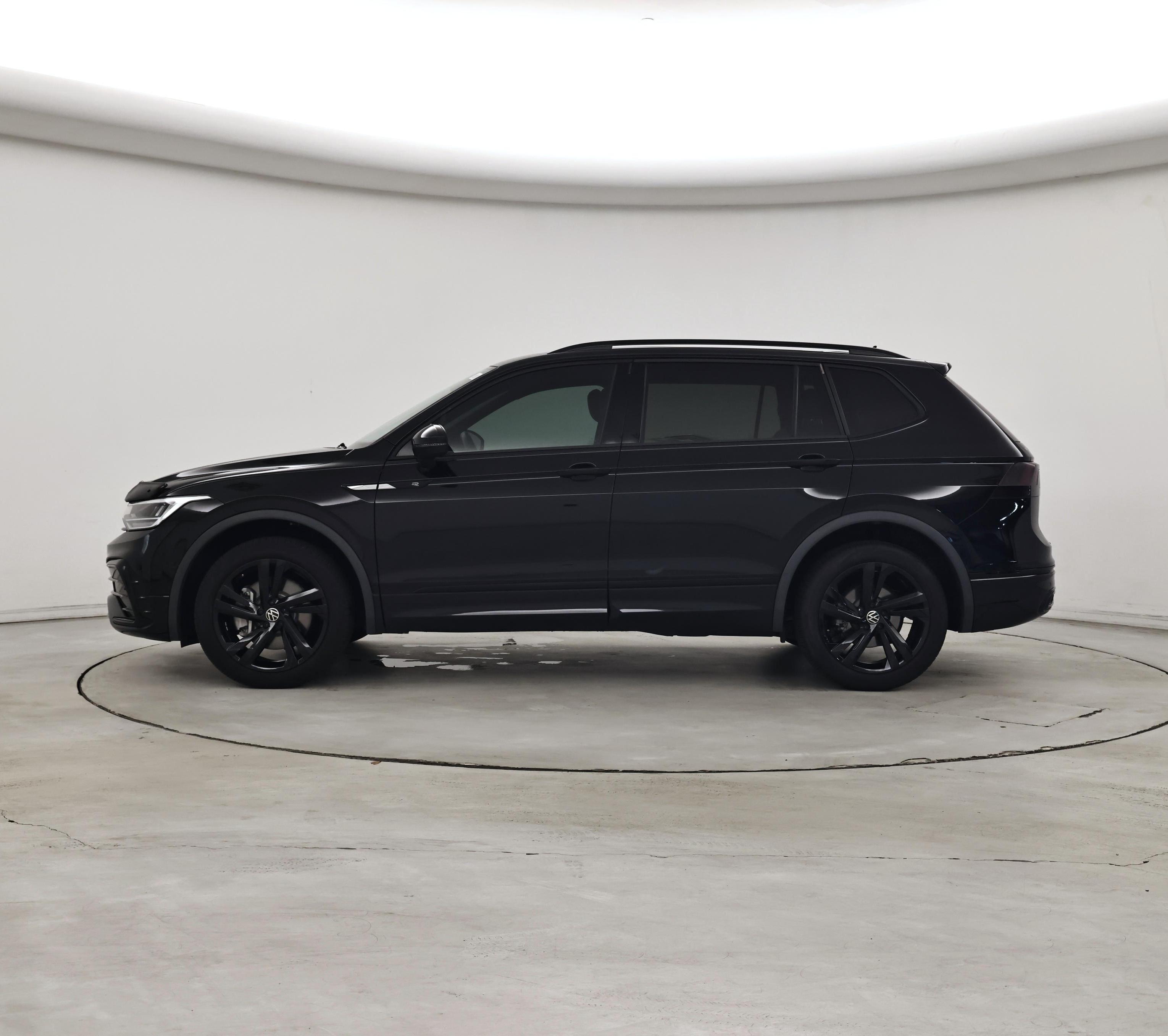 Thumbnail: 2024 Volkswagen Tiguan - 3