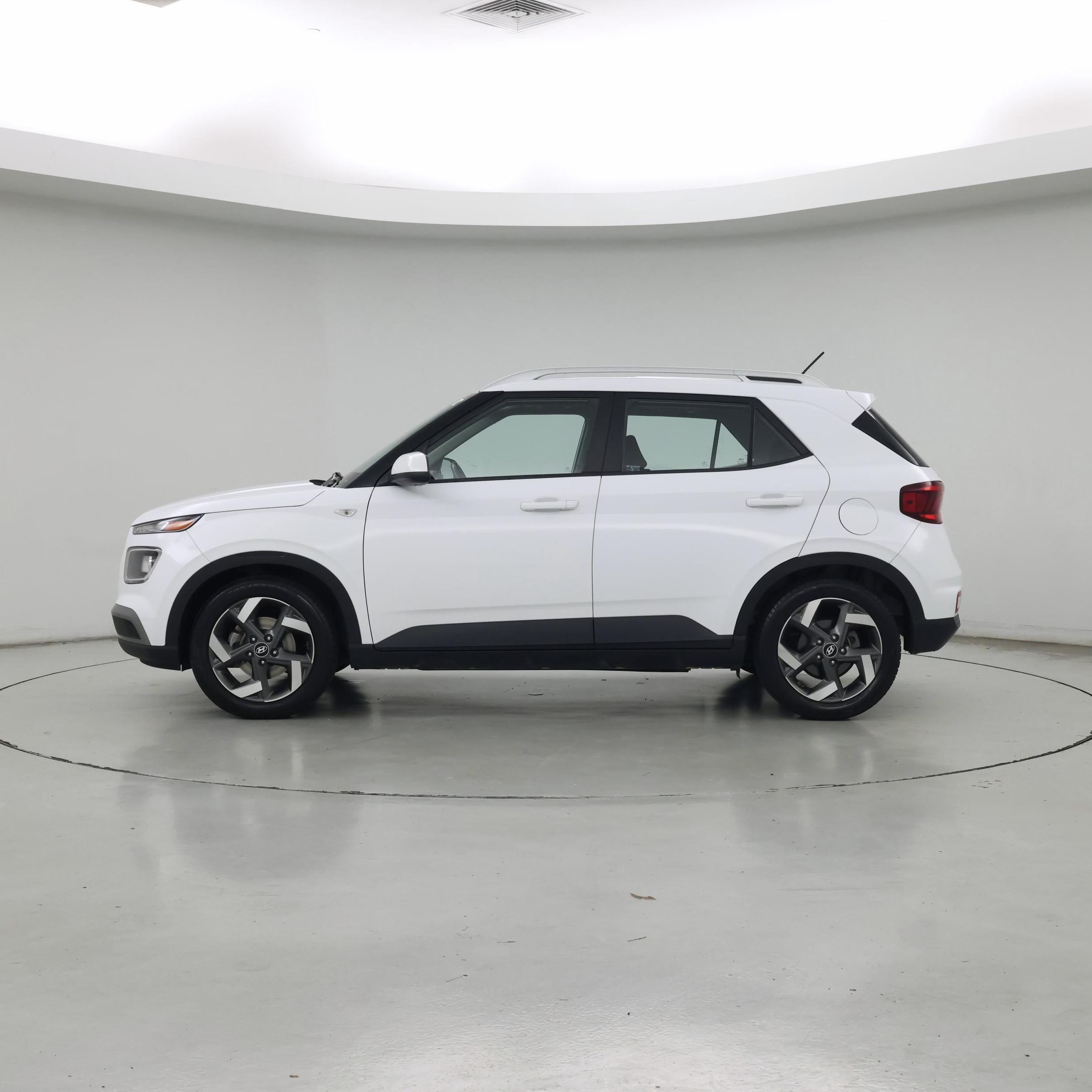 Thumbnail: 2023 Hyundai Venue - 3