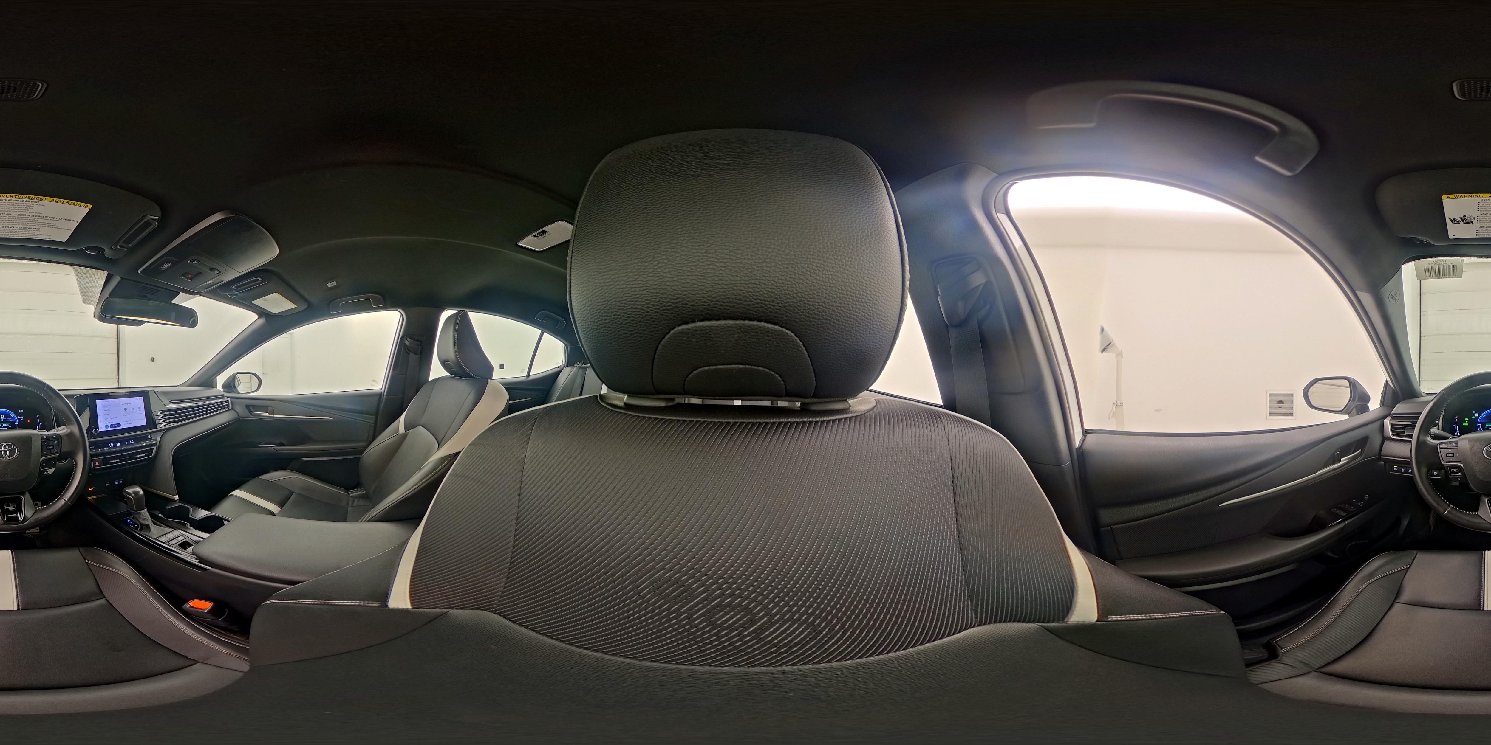 2025 Toyota Camry SE - Photo 27