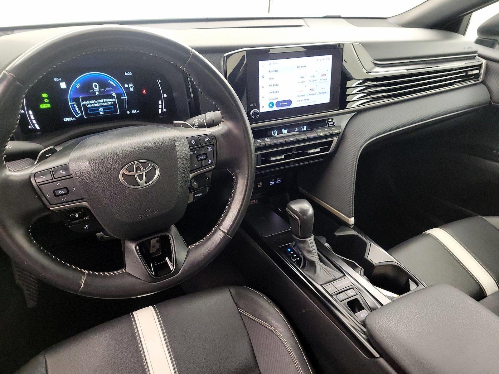 2025 Toyota Camry SE - Photo 10