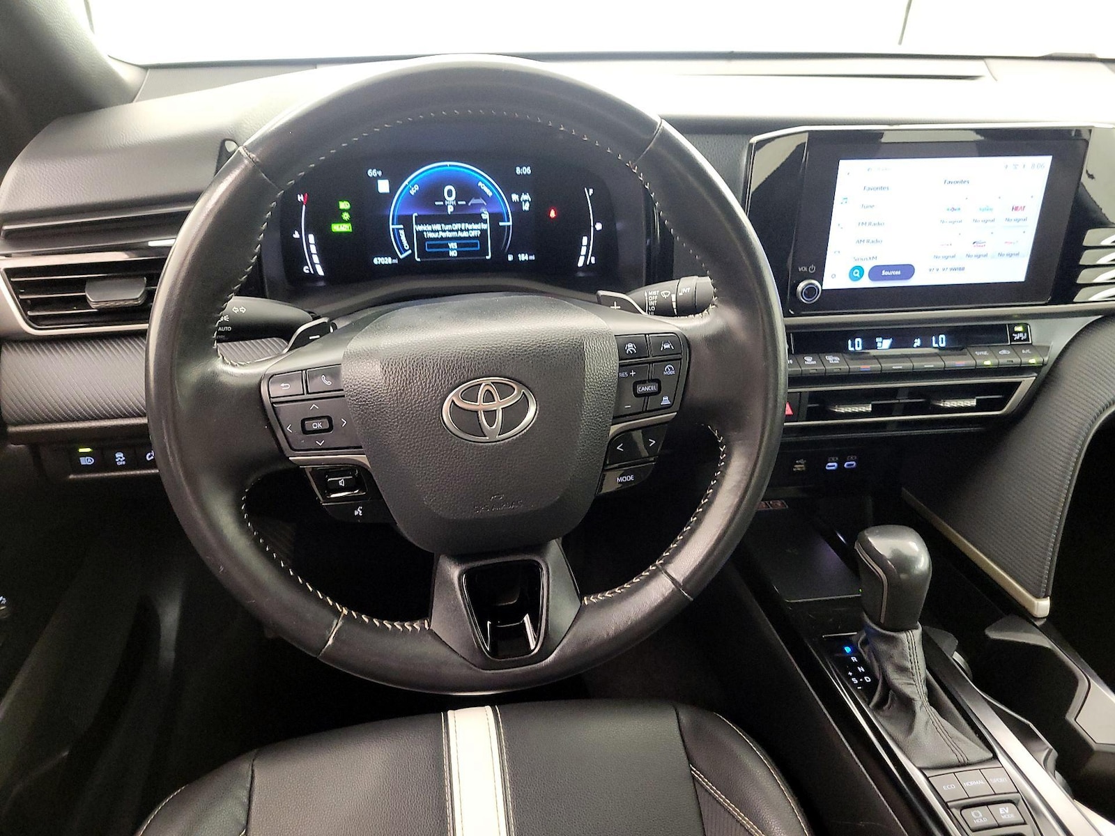 2025 Toyota Camry SE - Photo 11