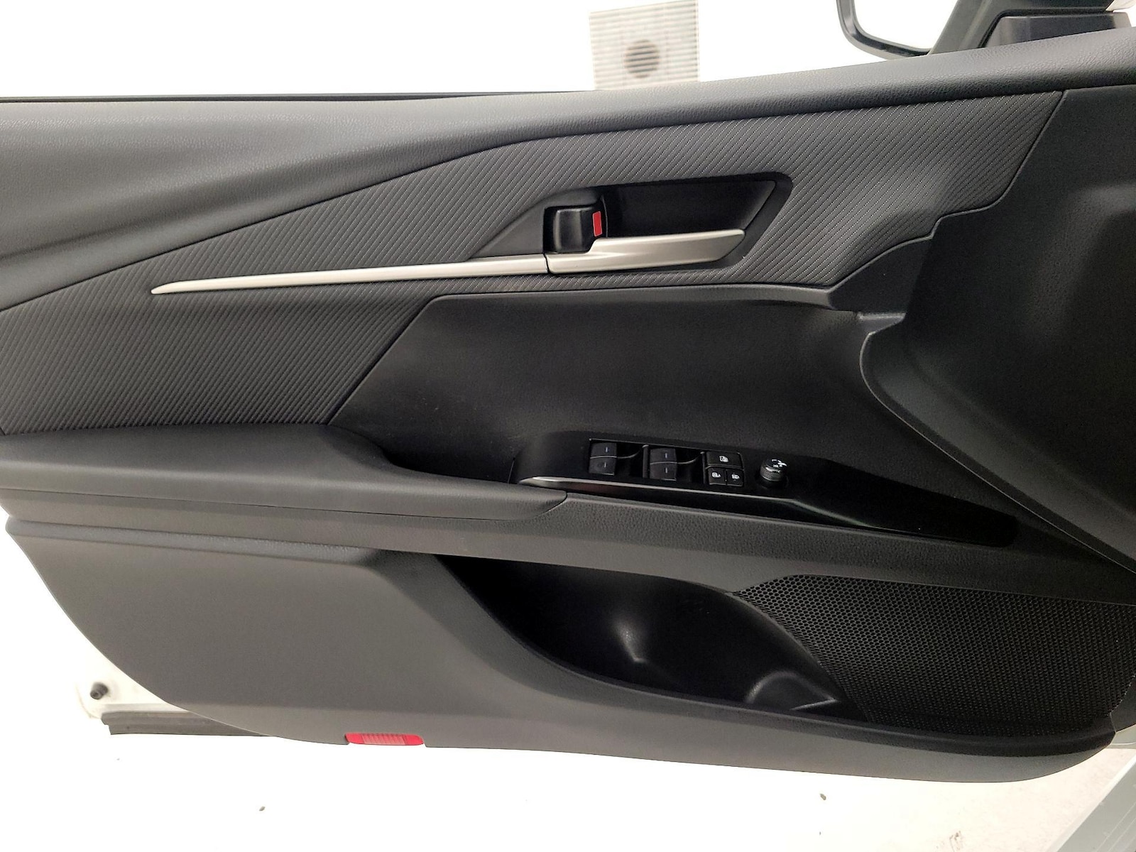 2025 Toyota Camry SE - Photo 13