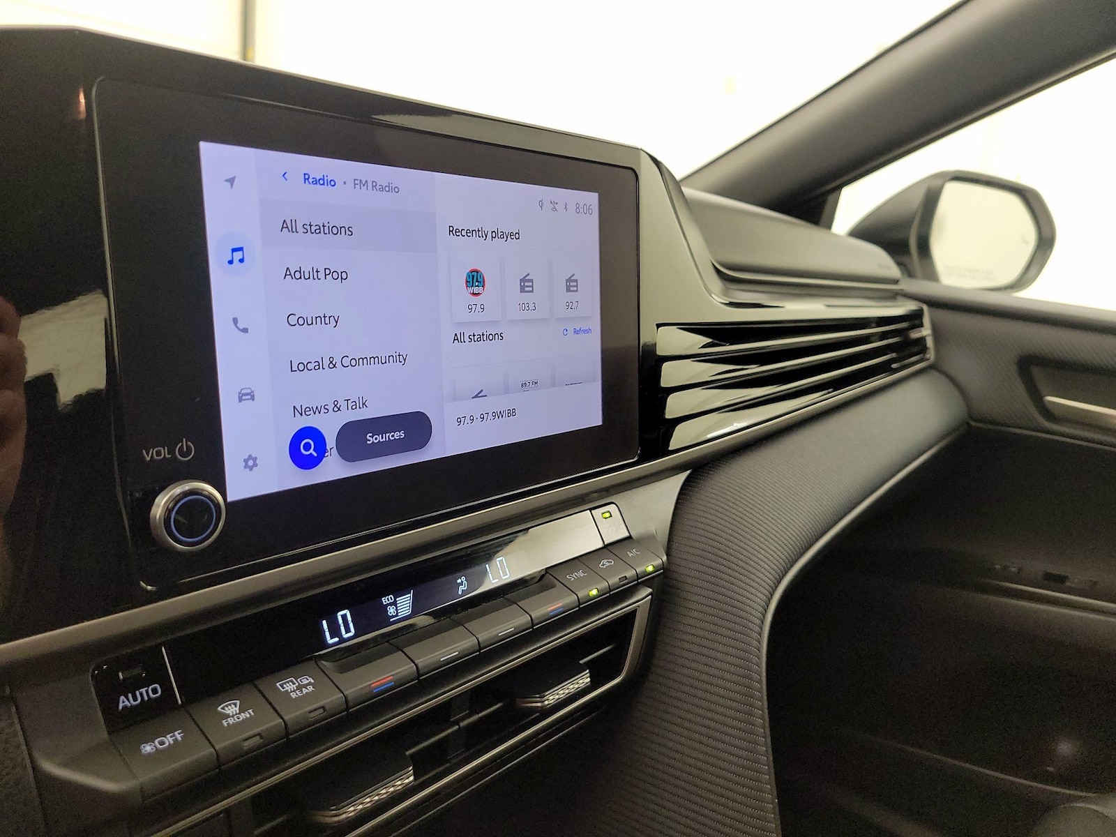 2025 Toyota Camry SE - Photo 17