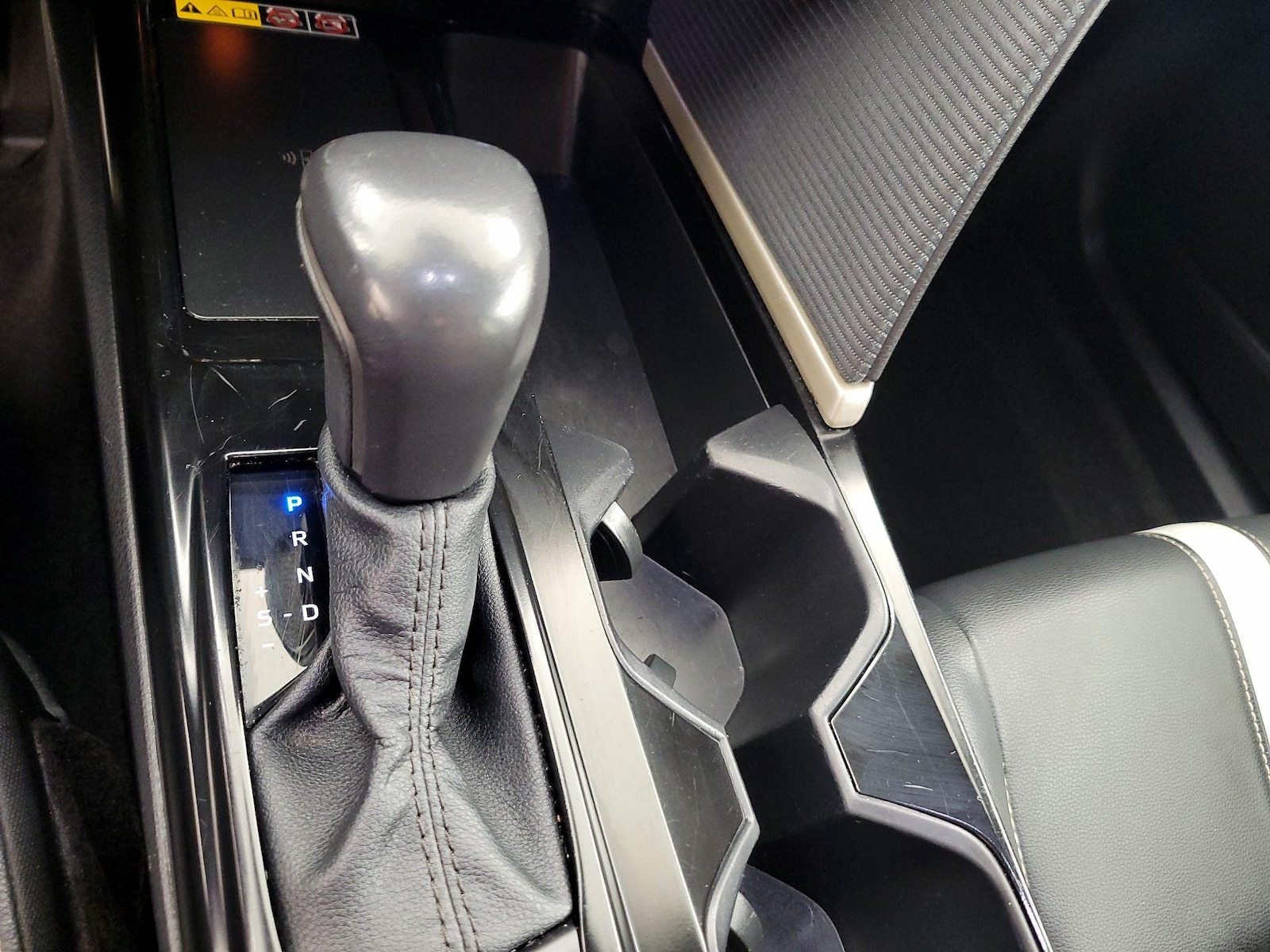 2025 Toyota Camry SE - Photo 19