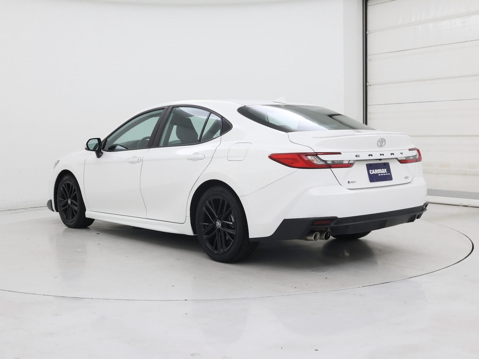 2025 Toyota Camry SE - Photo 3