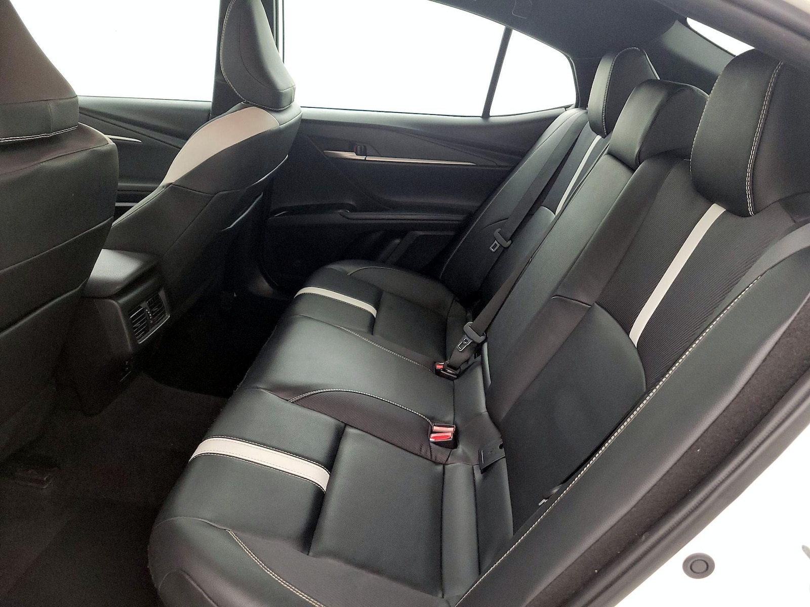 2025 Toyota Camry SE - Photo 21