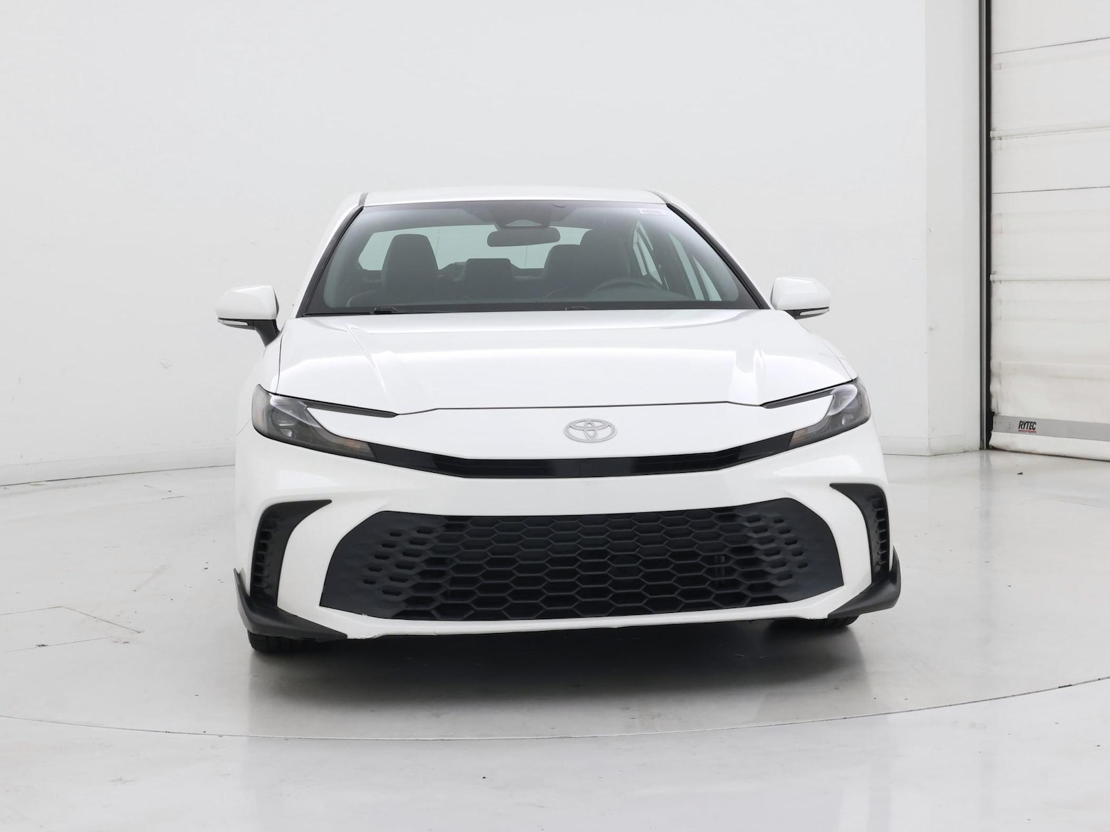 2025 Toyota Camry SE - Photo 6