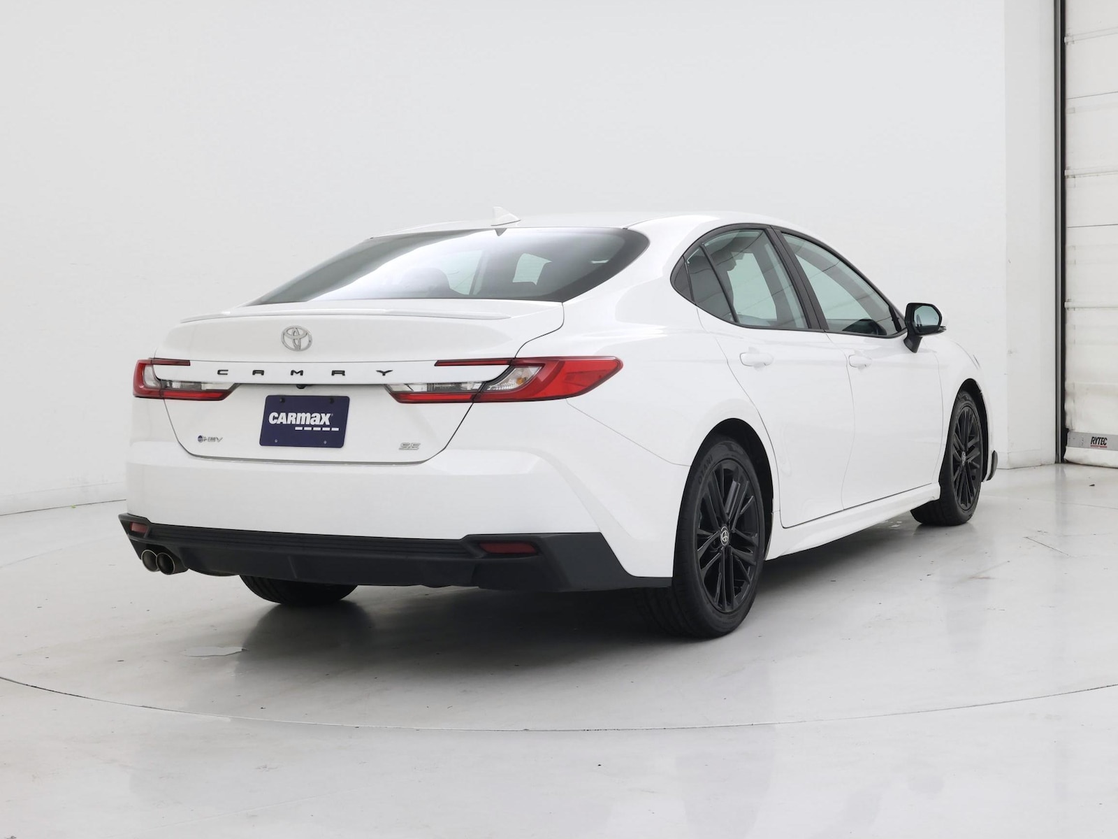 2025 Toyota Camry SE - Photo 9