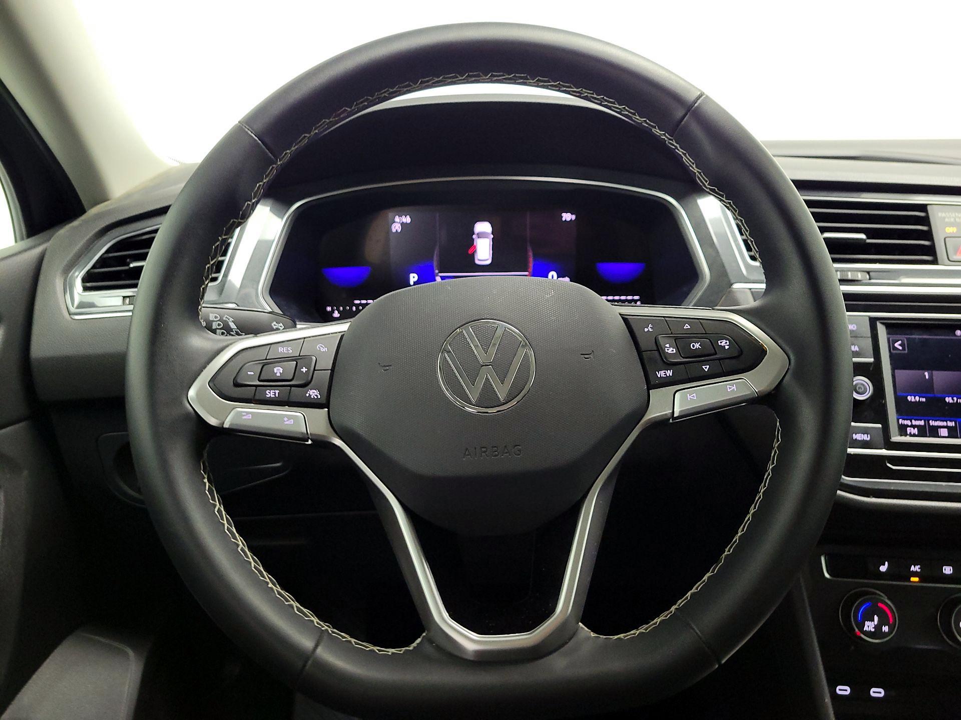 Thumbnail: 2023 Volkswagen Tiguan - 10