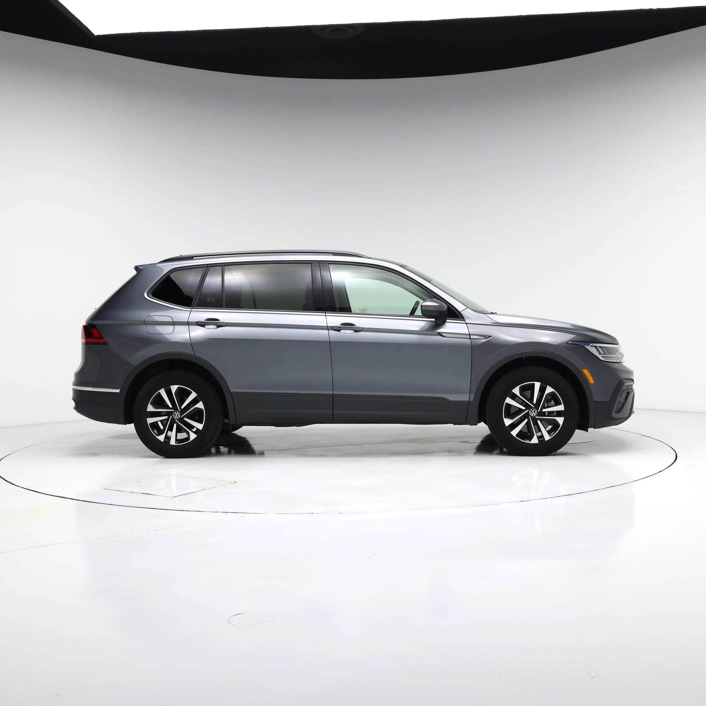 Thumbnail: 2023 Volkswagen Tiguan - 7