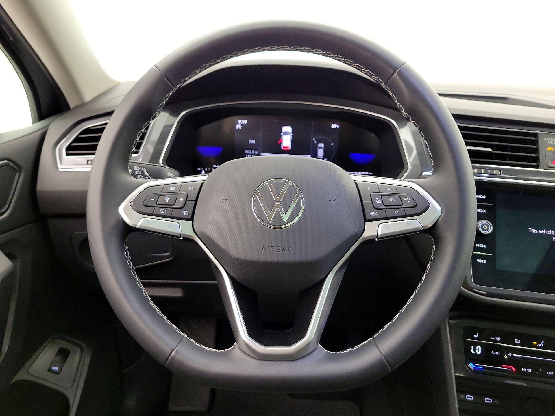 Thumbnail: 2023 Volkswagen Tiguan - 10