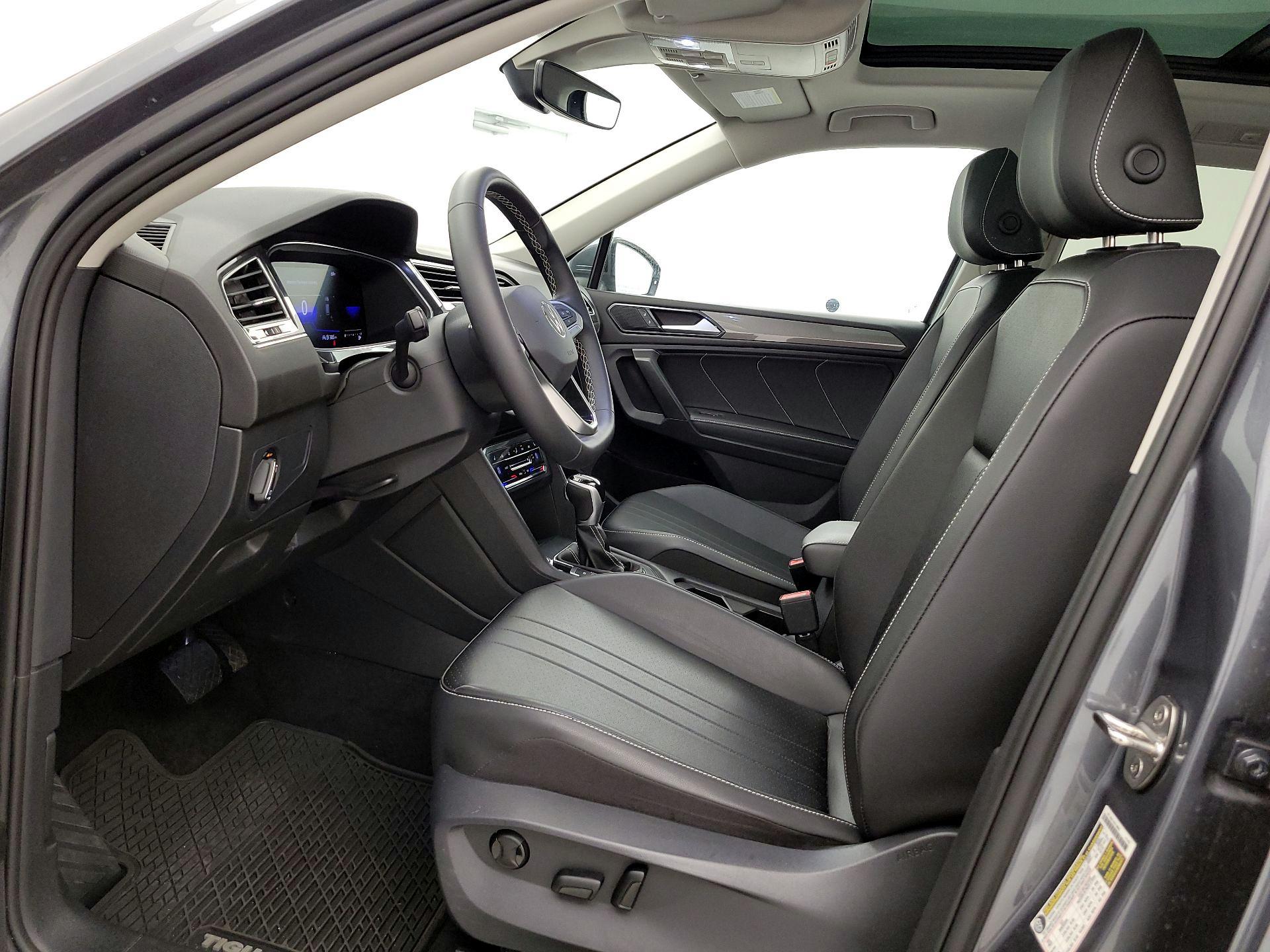 Thumbnail: 2023 Volkswagen Tiguan - 11