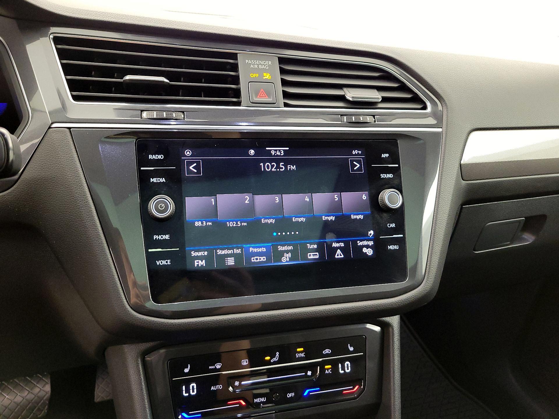 Thumbnail: 2023 Volkswagen Tiguan - 16