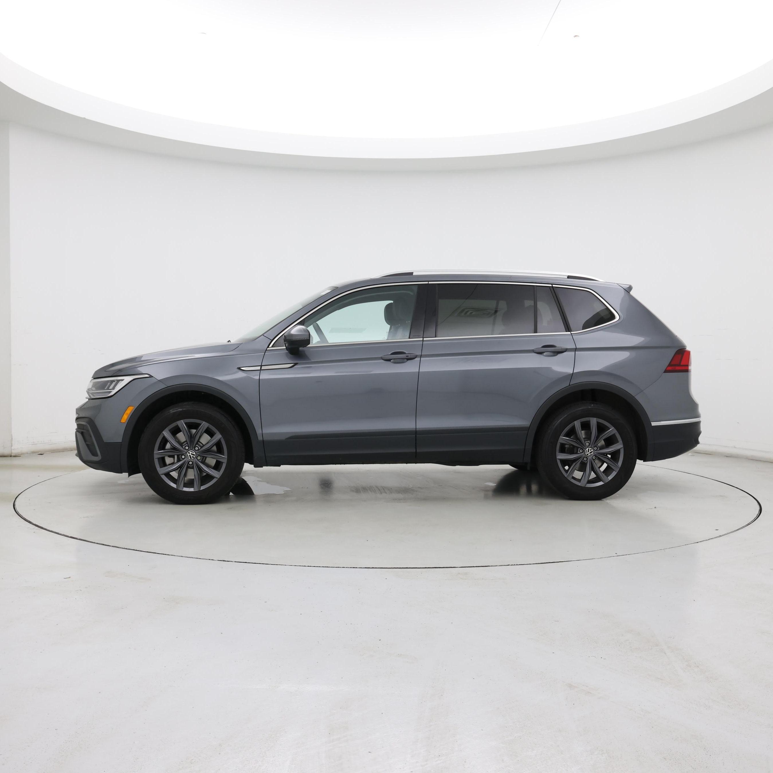 Thumbnail: 2023 Volkswagen Tiguan - 3