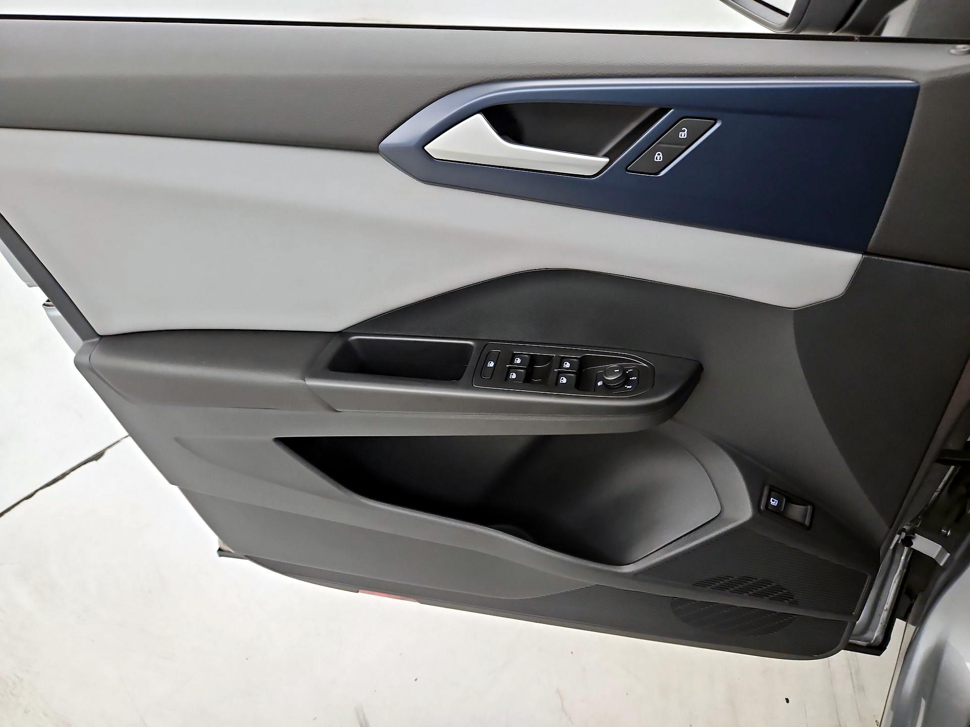 Thumbnail: 2023 Volkswagen Taos - 12