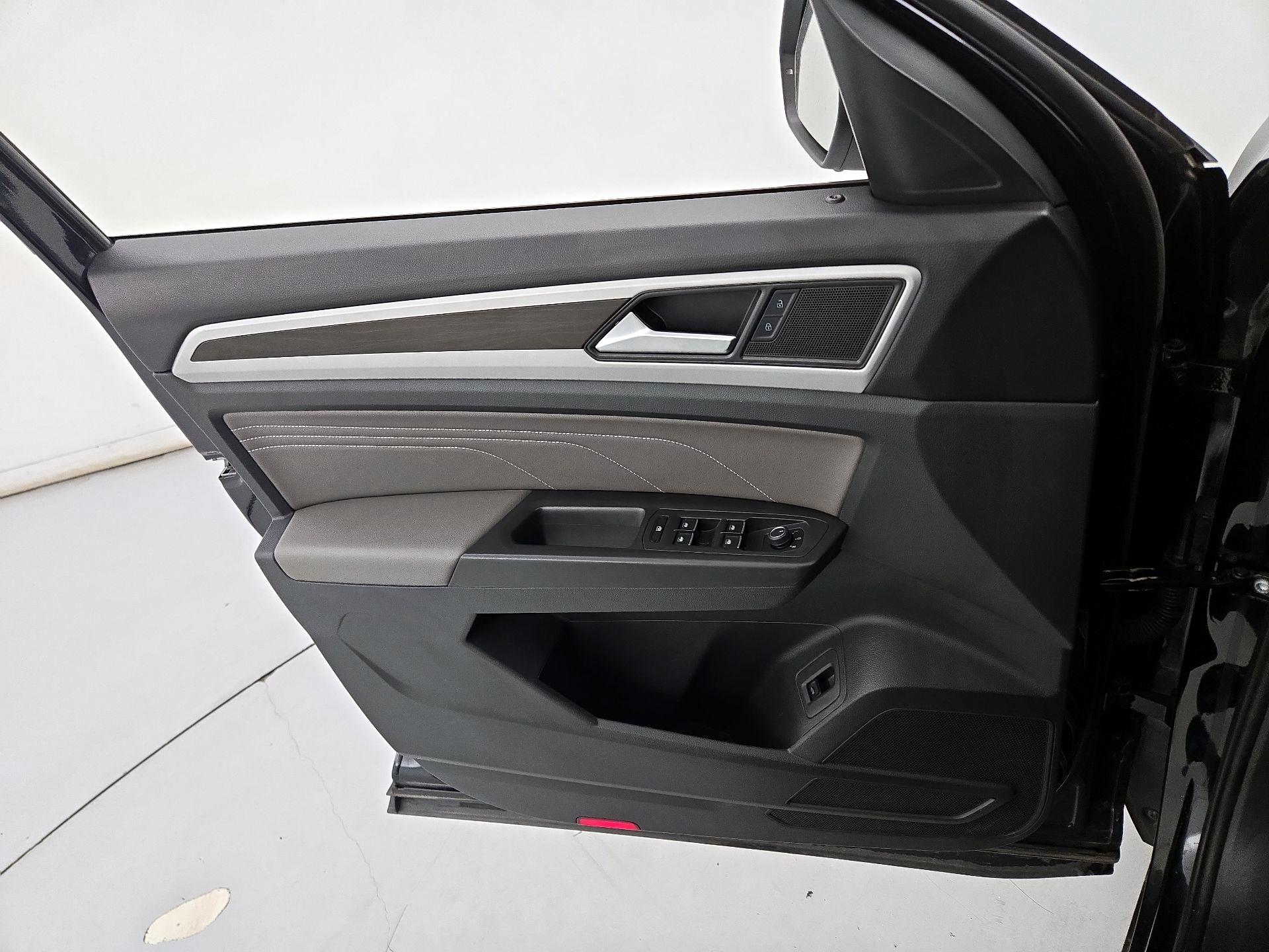 Thumbnail: 2023 Volkswagen Atlas - 12