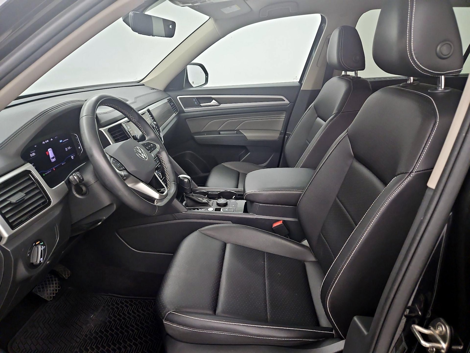 2023 Volkswagen Atlas SE w/Tech - Photo 12