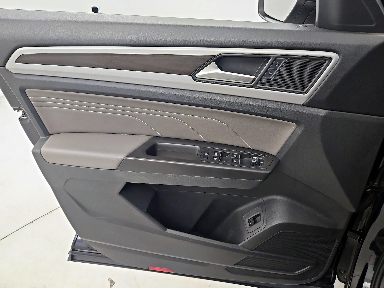 2023 Volkswagen Atlas SE w/Tech - Photo 13
