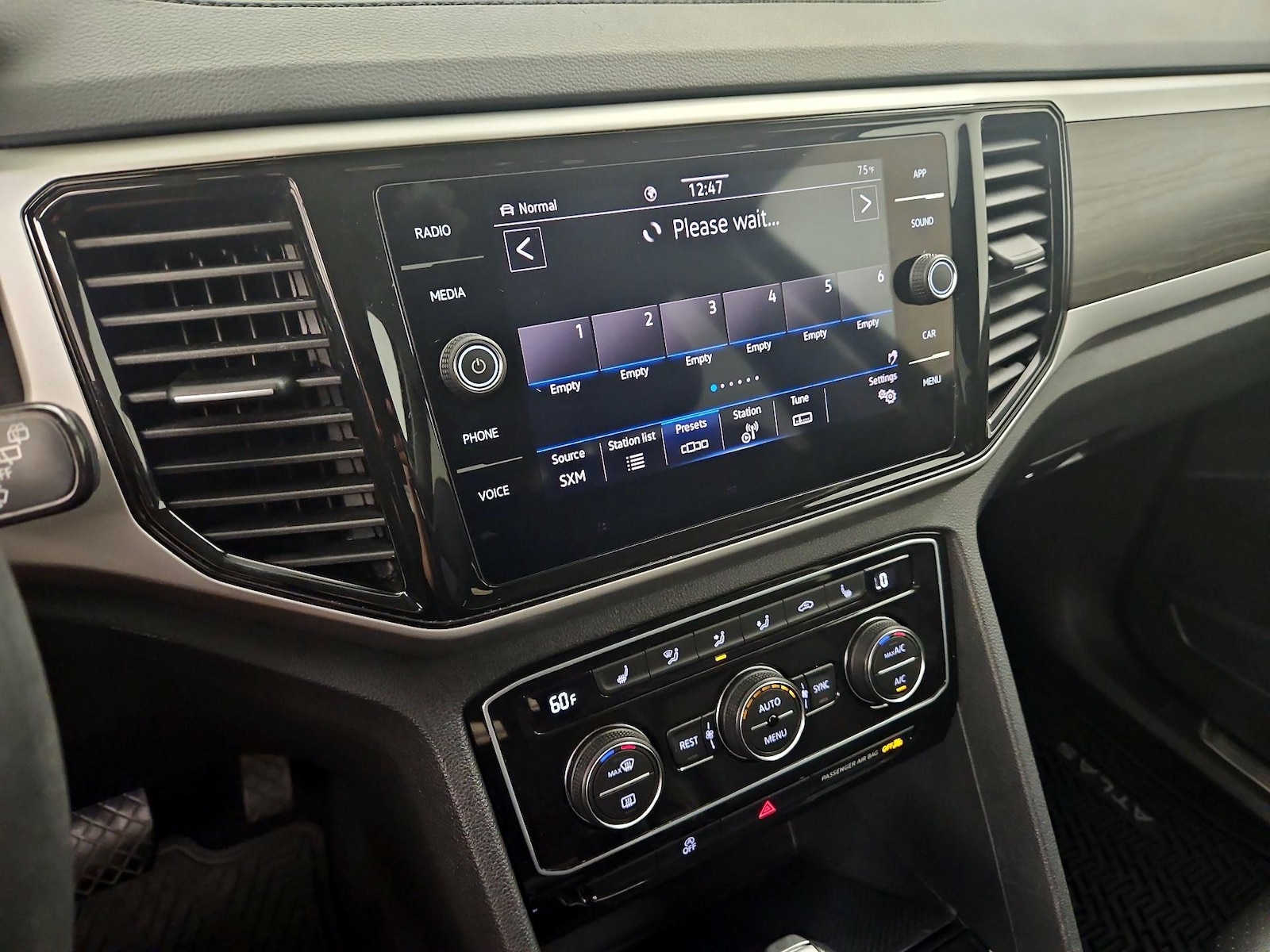 2023 Volkswagen Atlas SE w/Tech - Photo 16