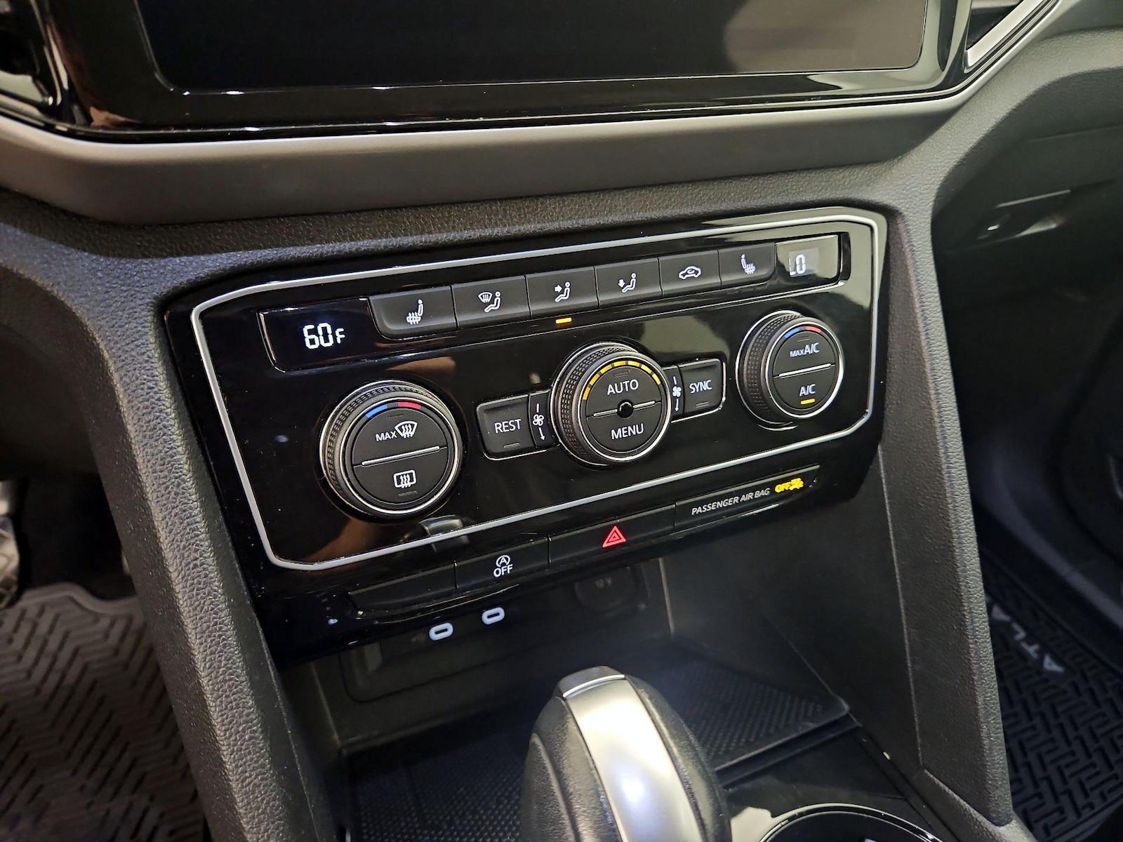 2023 Volkswagen Atlas SE w/Tech - Photo 17