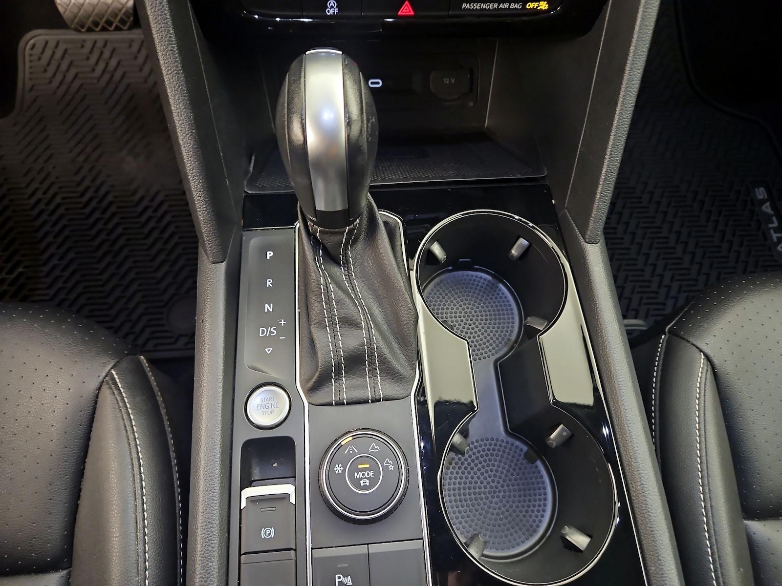 2023 Volkswagen Atlas SE w/Tech - Photo 18