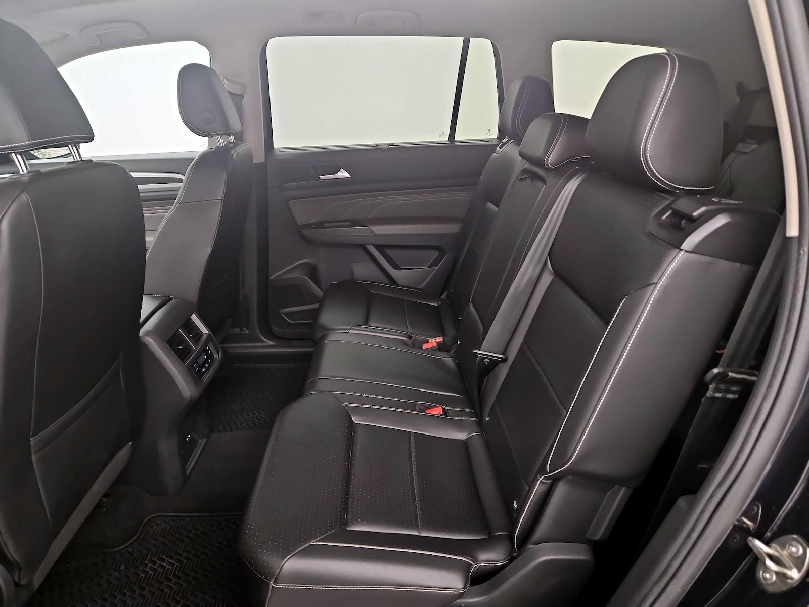2023 Volkswagen Atlas SE w/Tech - Photo 21