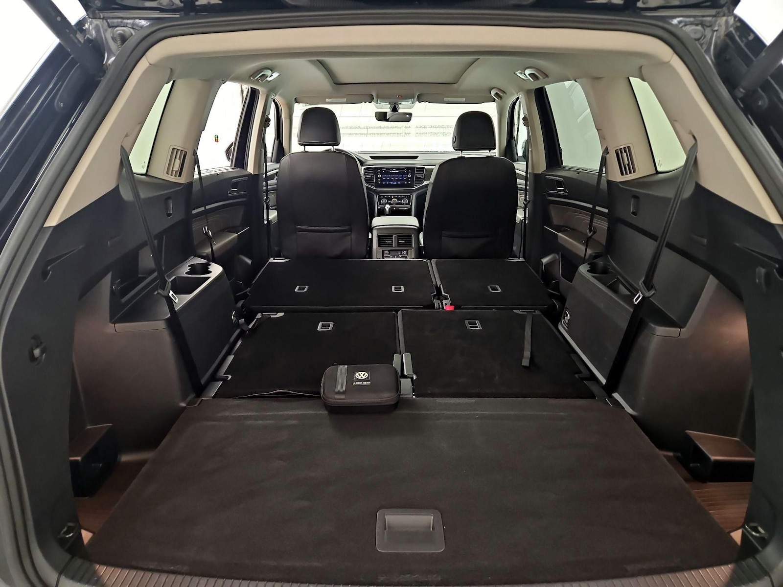2023 Volkswagen Atlas SE w/Tech - Photo 24