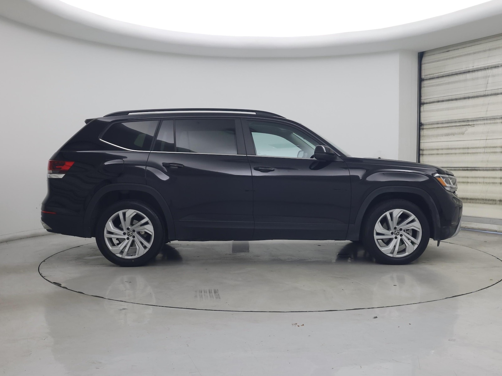 2023 Volkswagen Atlas SE w/Tech - Photo 8