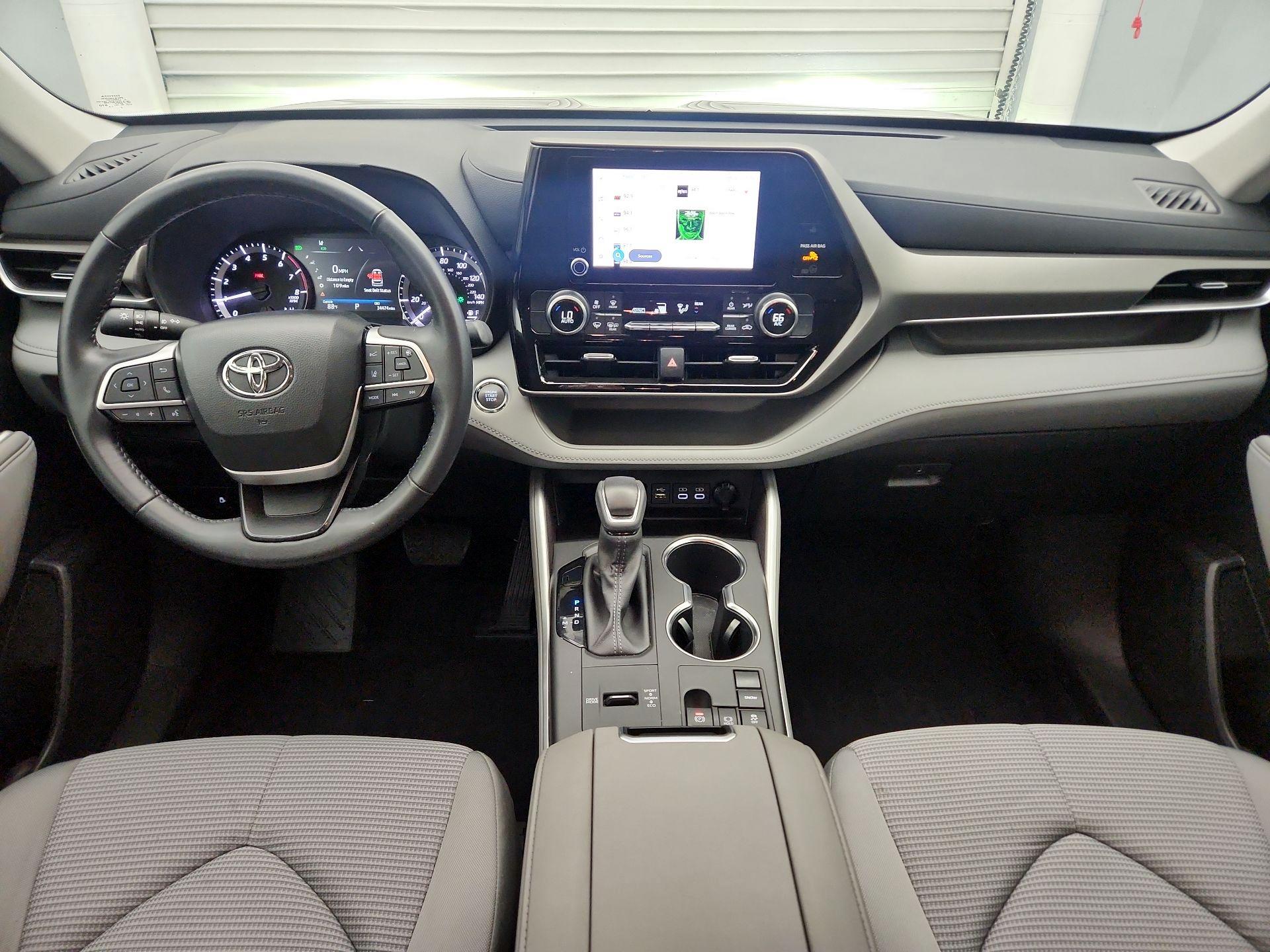 Thumbnail: 2023 Toyota Highlander - 9