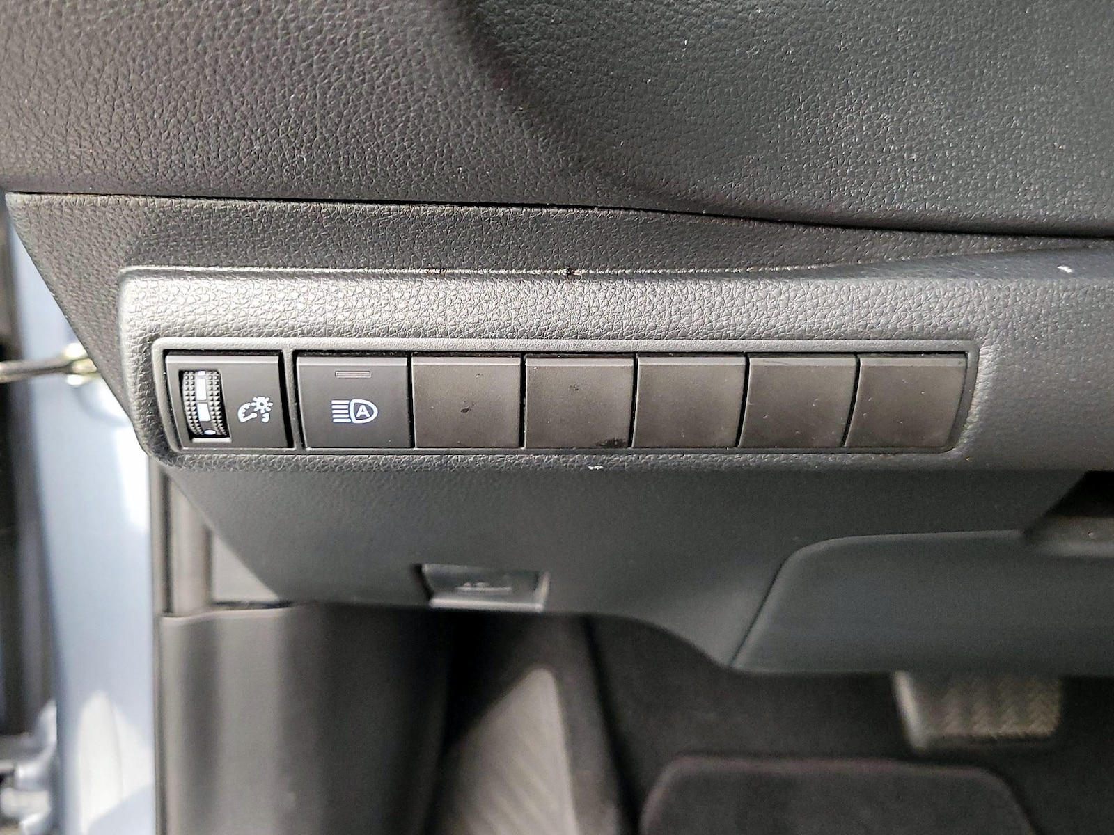 2020 Toyota Corolla LE - Photo 14