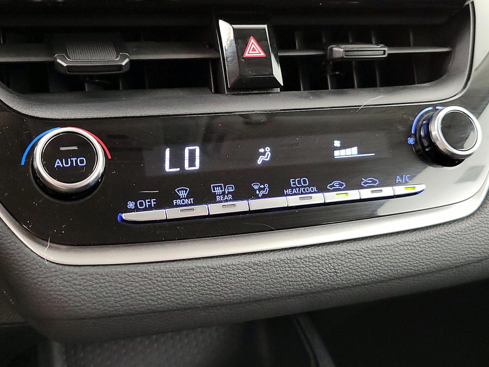 2020 Toyota Corolla LE - Photo 18