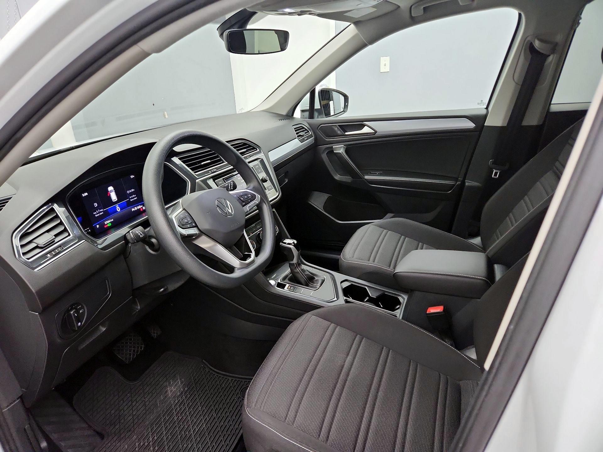 Thumbnail: 2023 Volkswagen Tiguan - 11