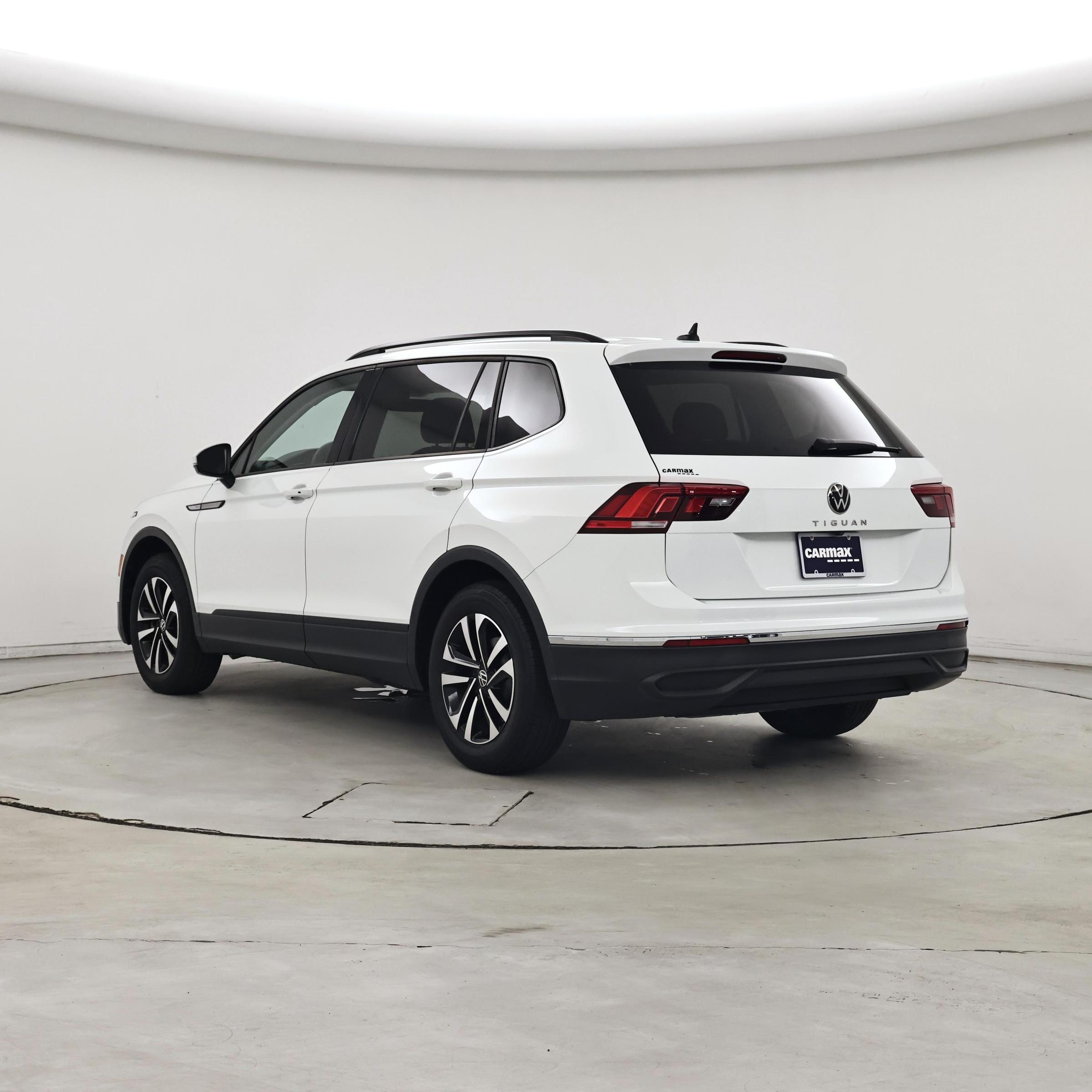 Thumbnail: 2023 Volkswagen Tiguan - 2