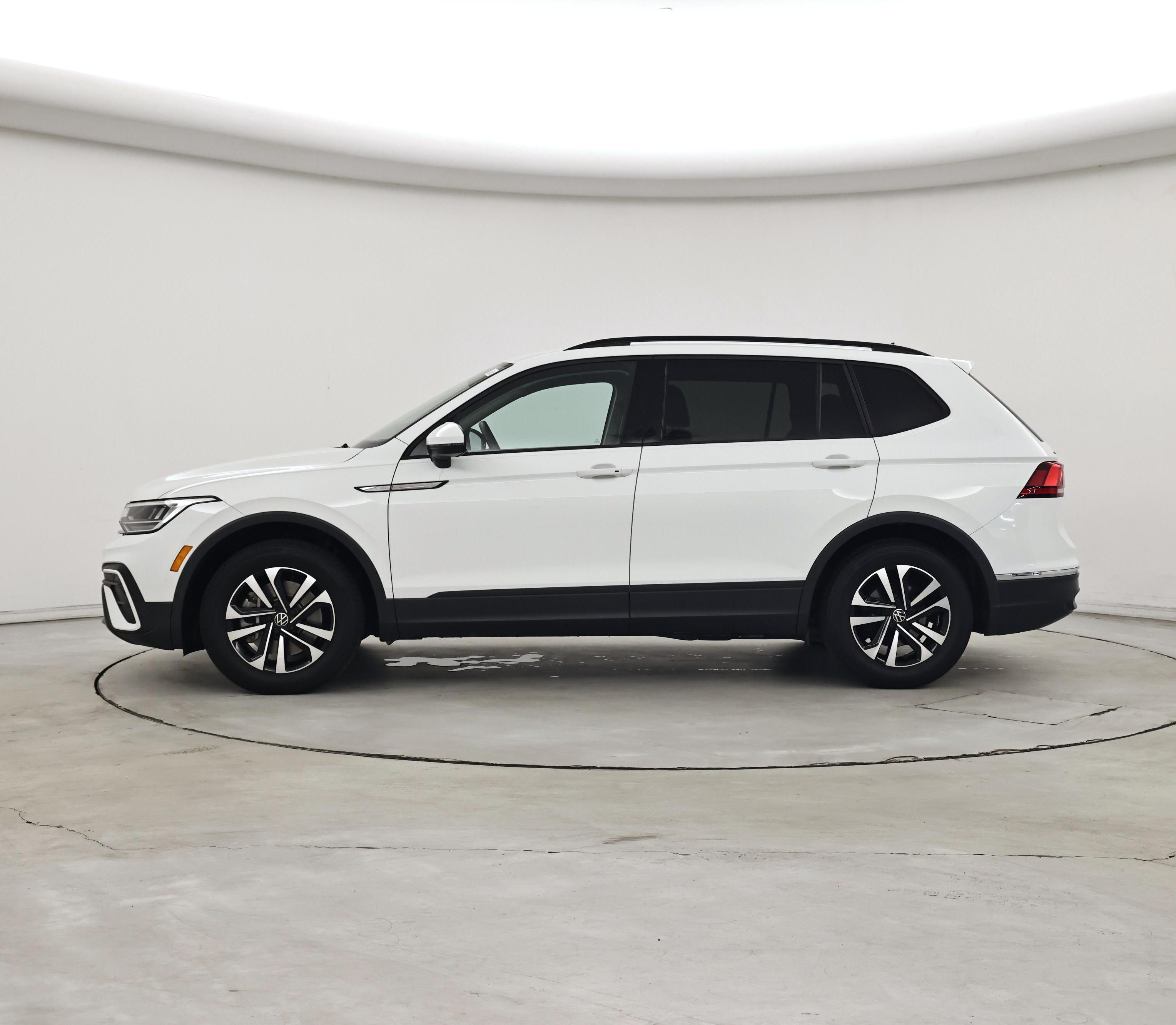 Thumbnail: 2023 Volkswagen Tiguan - 3