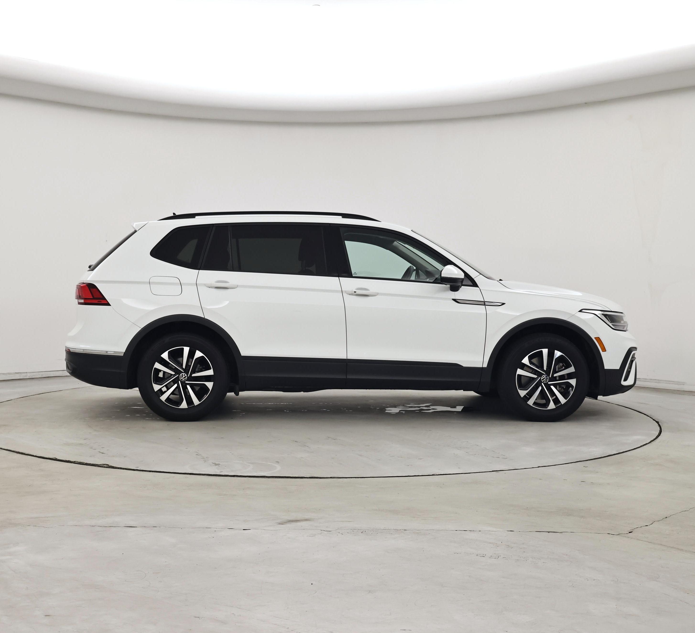 Thumbnail: 2023 Volkswagen Tiguan - 7