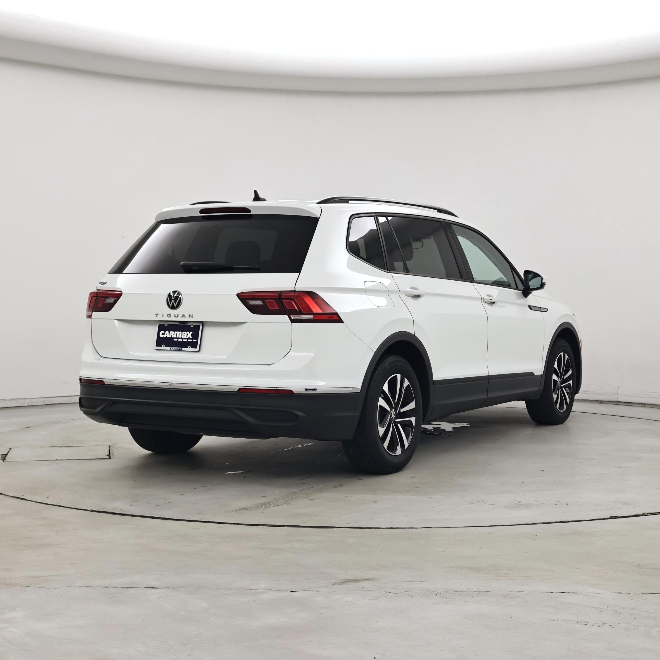 Thumbnail: 2023 Volkswagen Tiguan - 8