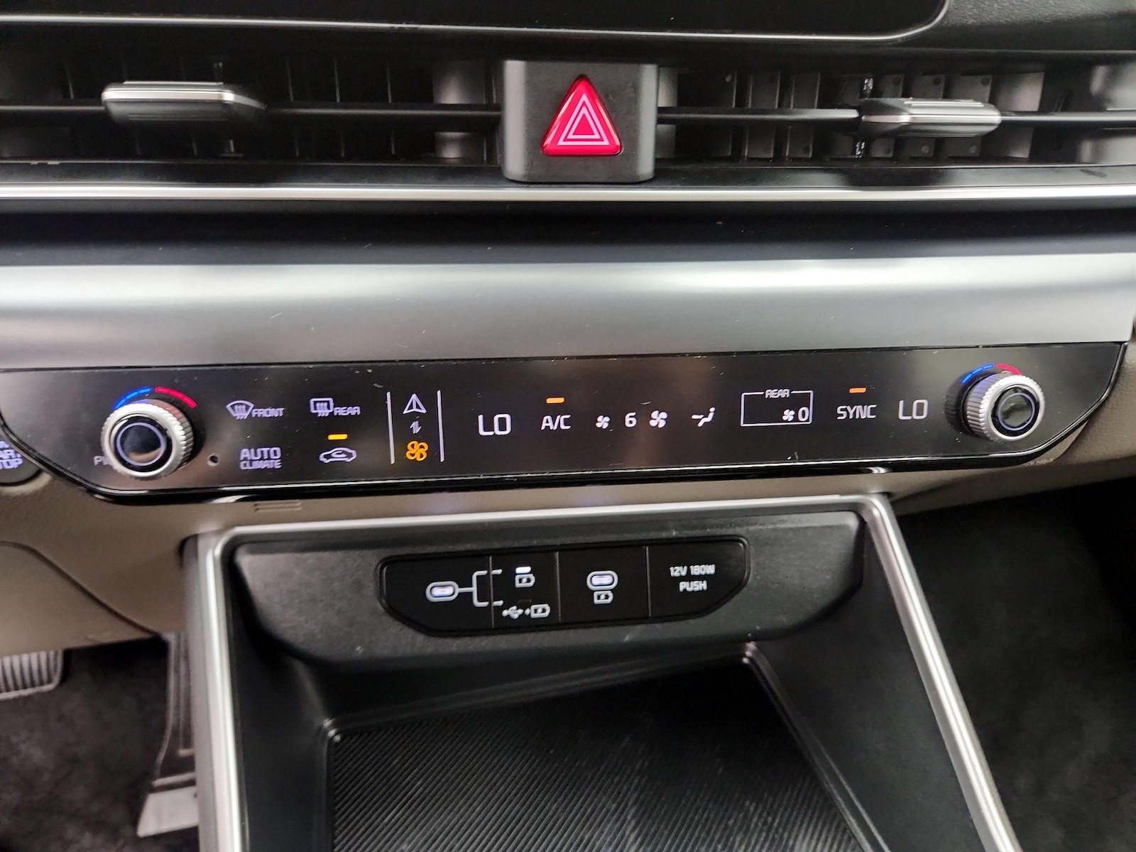 2026 Kia Carnival LXS - Photo 18