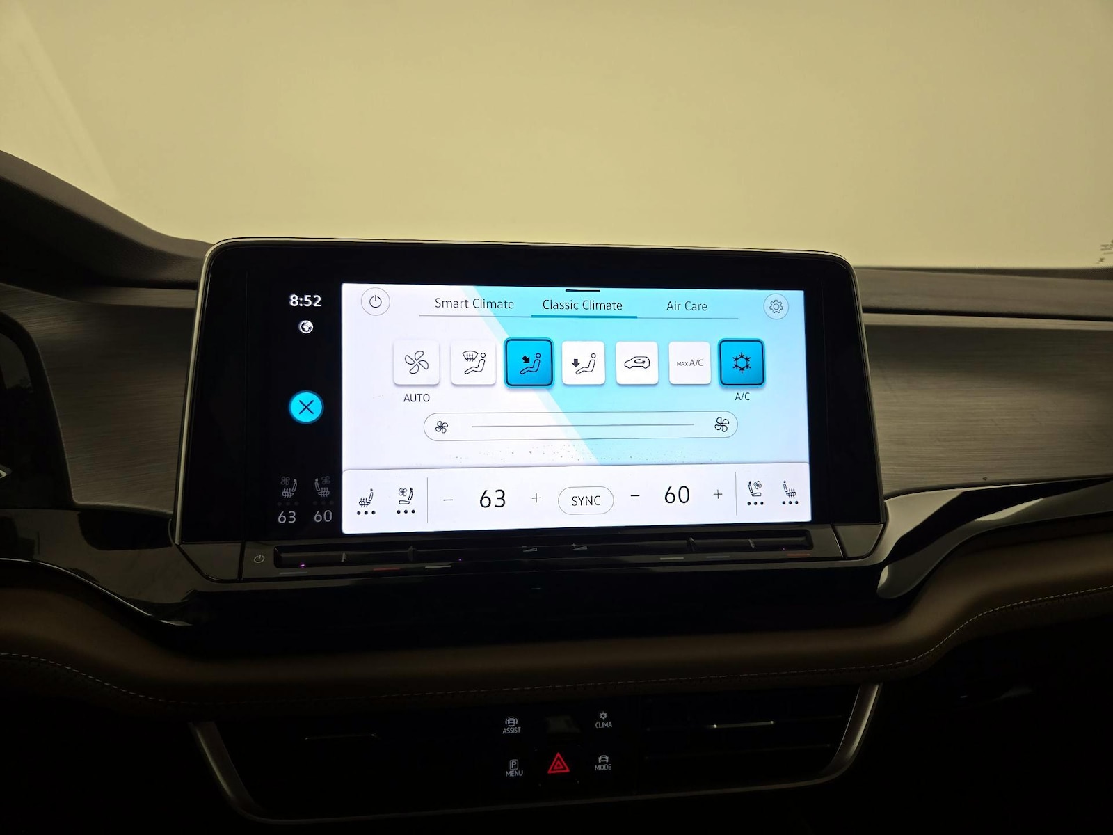 2024 Volkswagen Atlas Cross Sport SE w/Tech - Photo 17