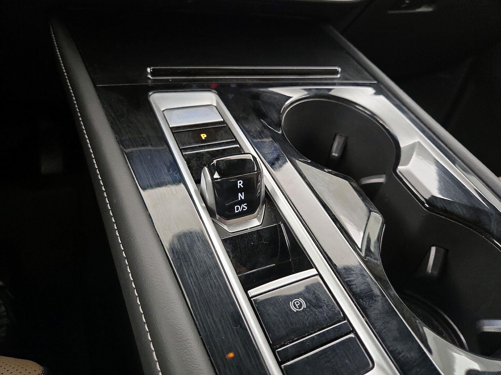 2024 Volkswagen Atlas Cross Sport SE w/Tech - Photo 18