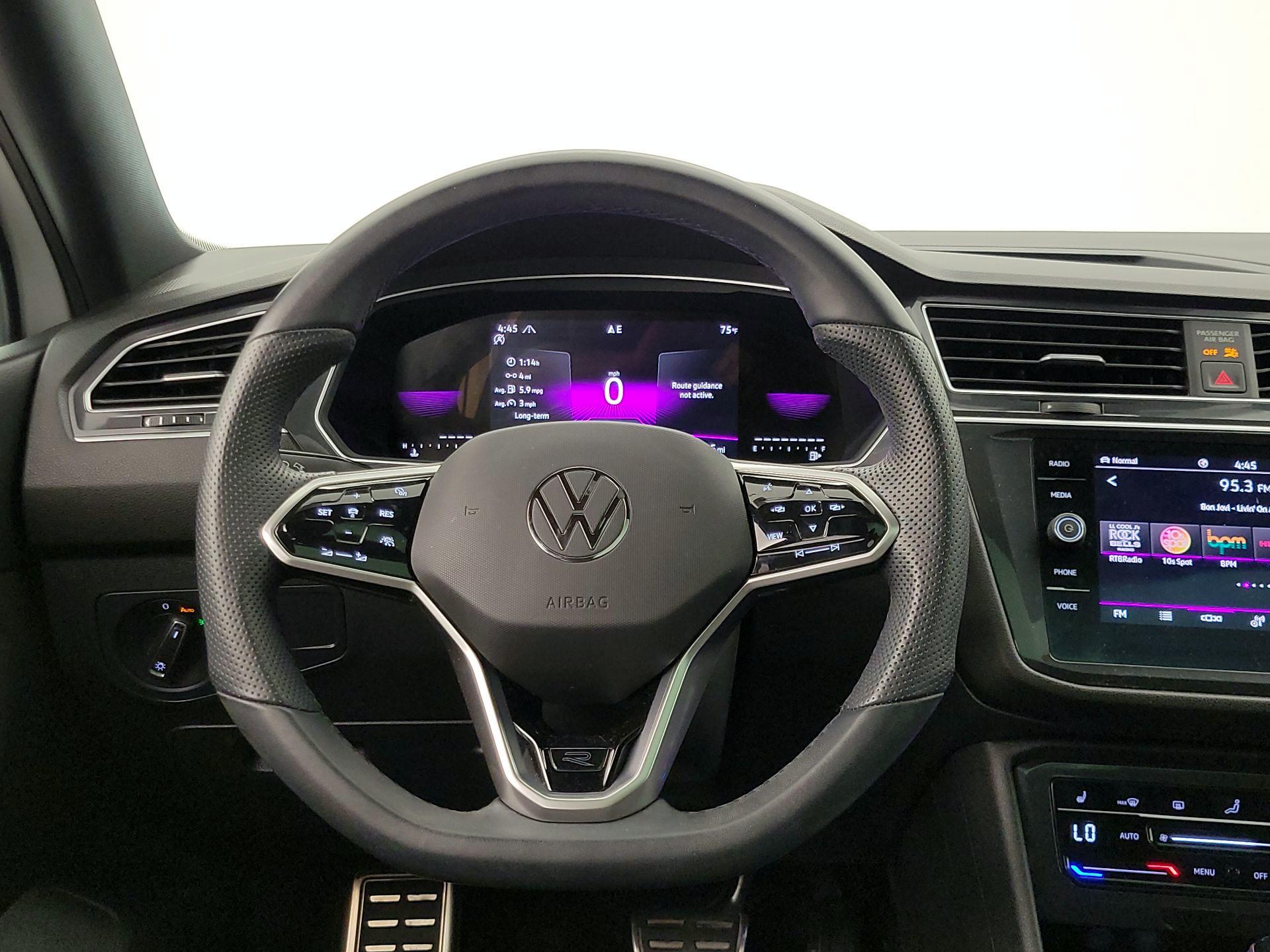 Thumbnail: 2023 Volkswagen Tiguan - 10