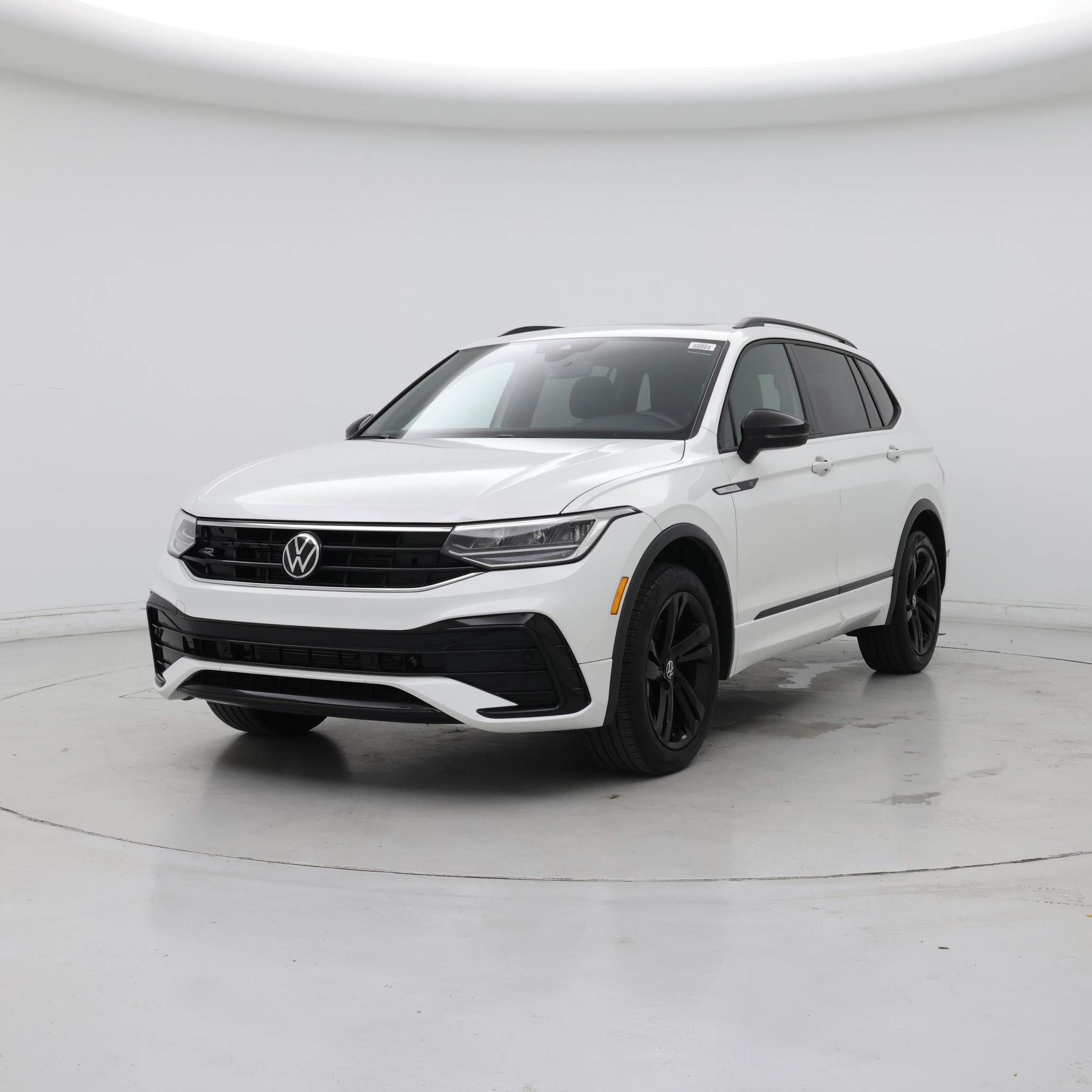 Thumbnail: 2023 Volkswagen Tiguan - 4